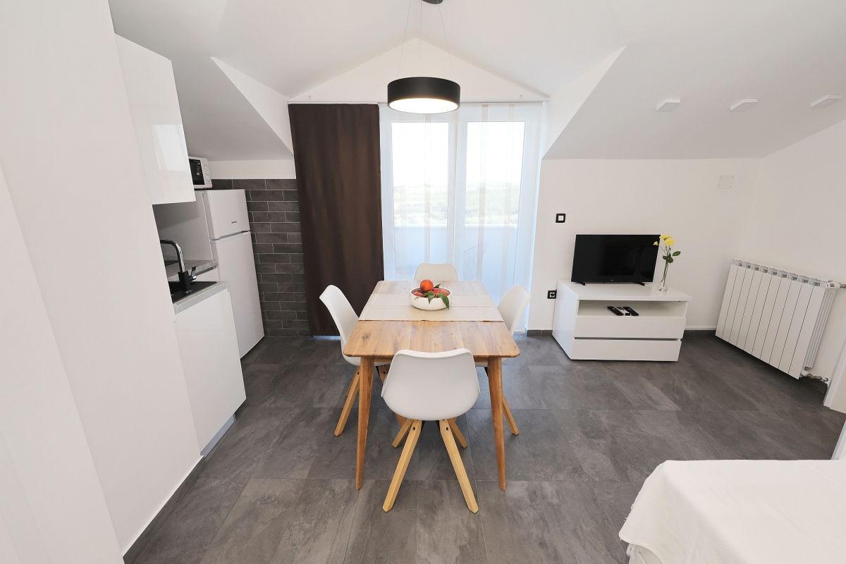 Comfortable and spacious house with terrace Sikovo, Biograd  K