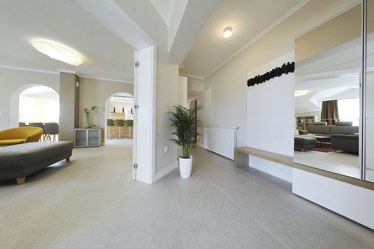 Comfortable and spacious house with terrace Sikovo, Biograd  K