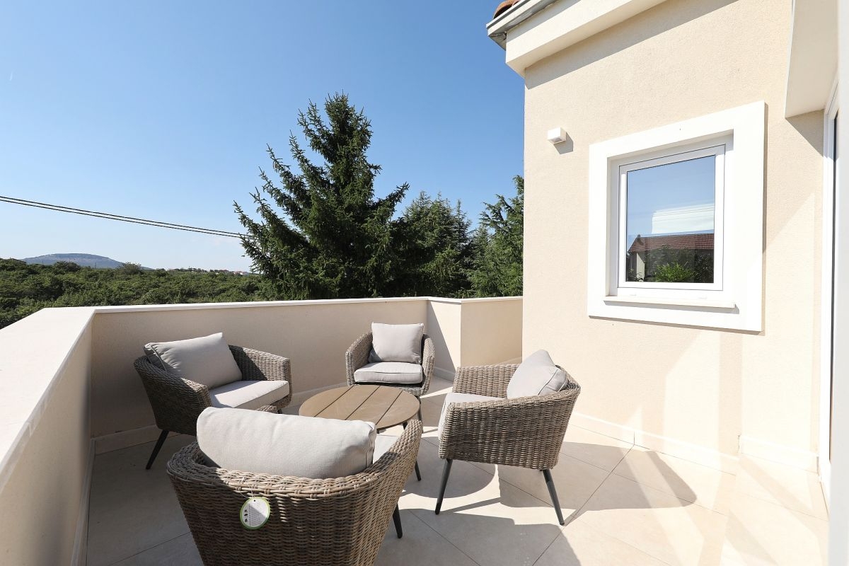 Comfortable and spacious house with terrace Sikovo, Biograd  K