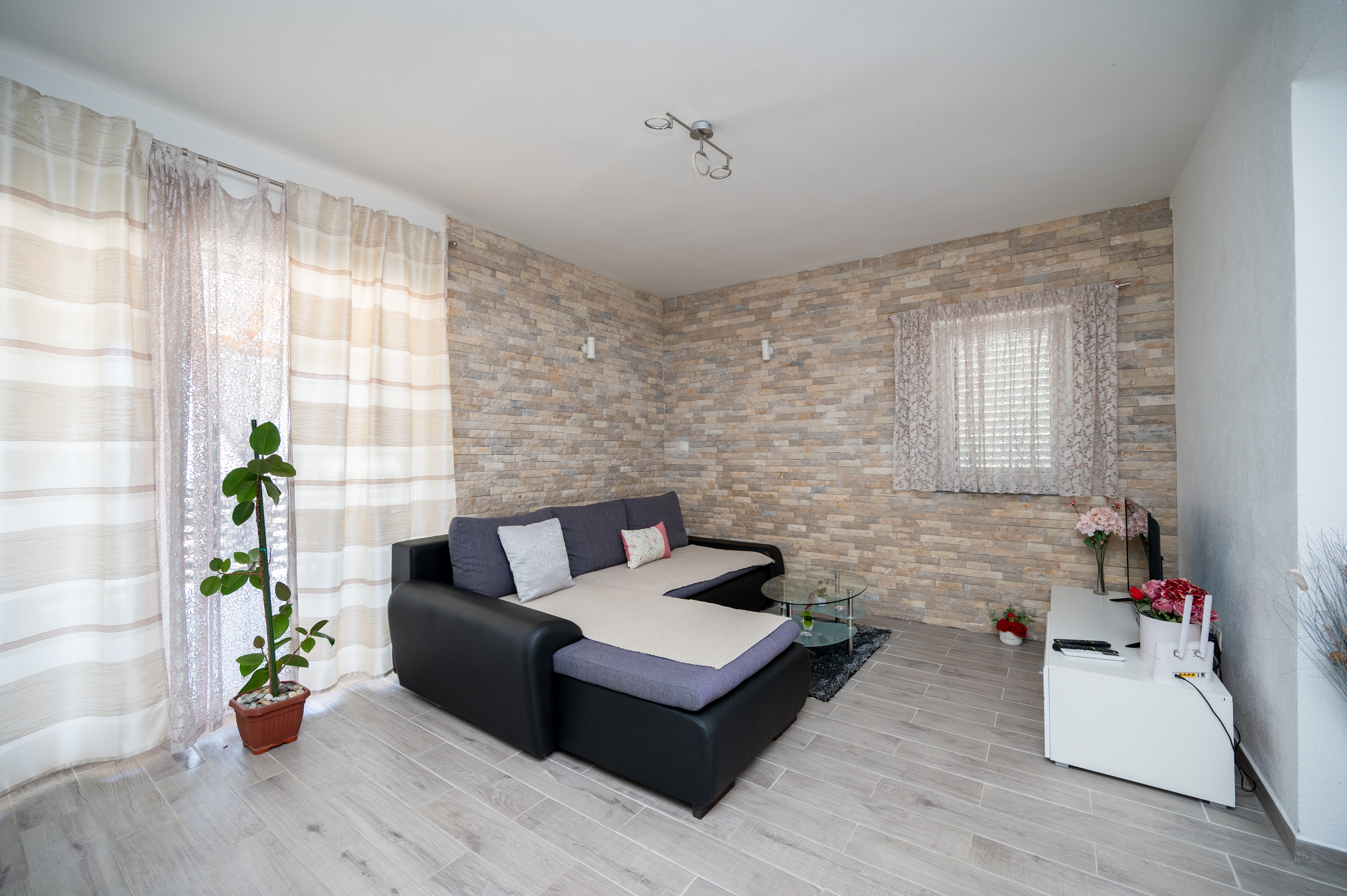 Two bedroom house with terrace and sea view Maslenica, Novigrad (K-23719)