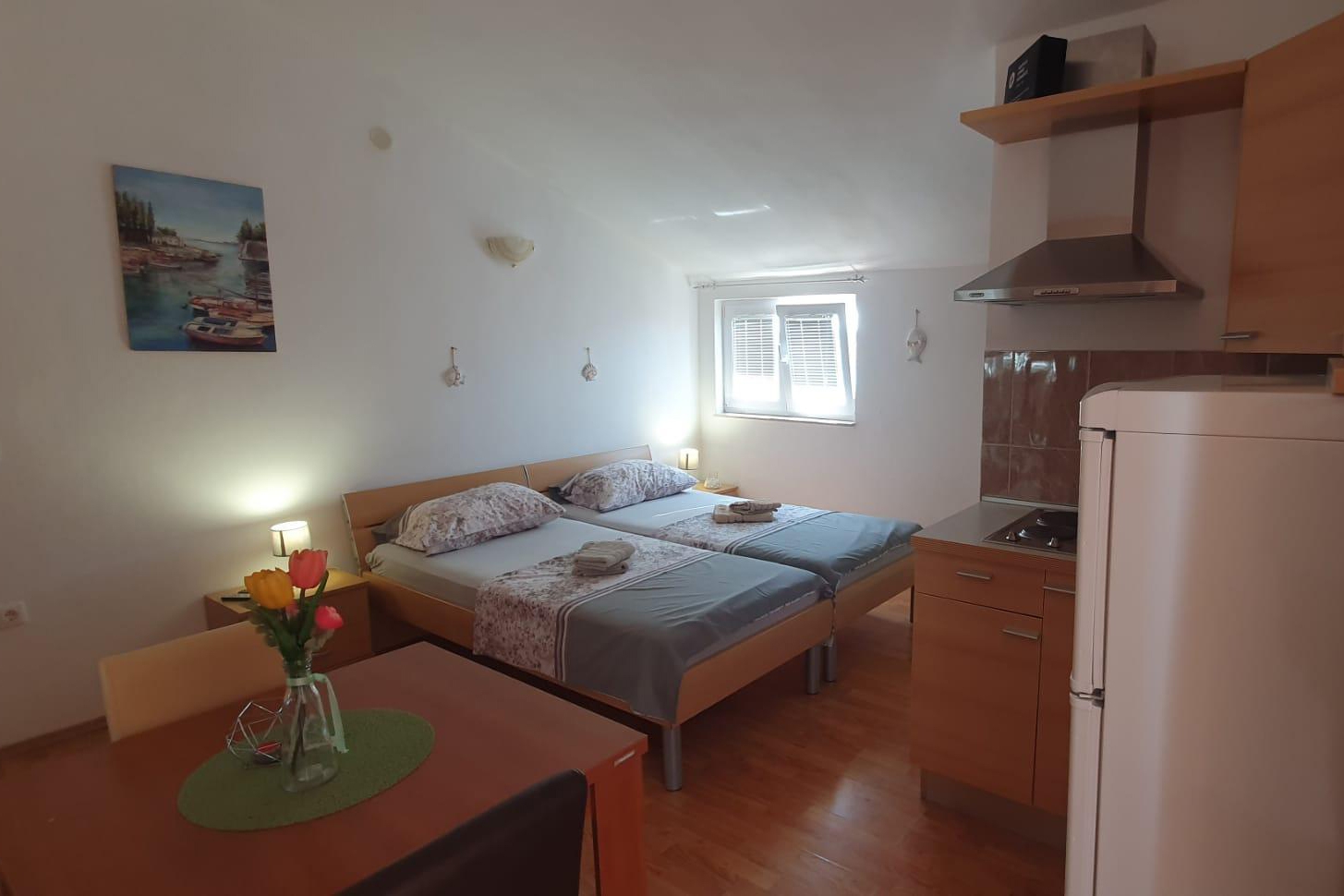 Studio flat with balcony Tisno, Murter (AS-23720-b) Studio flat with balcony Tisno, Murter (AS-23720-b)
