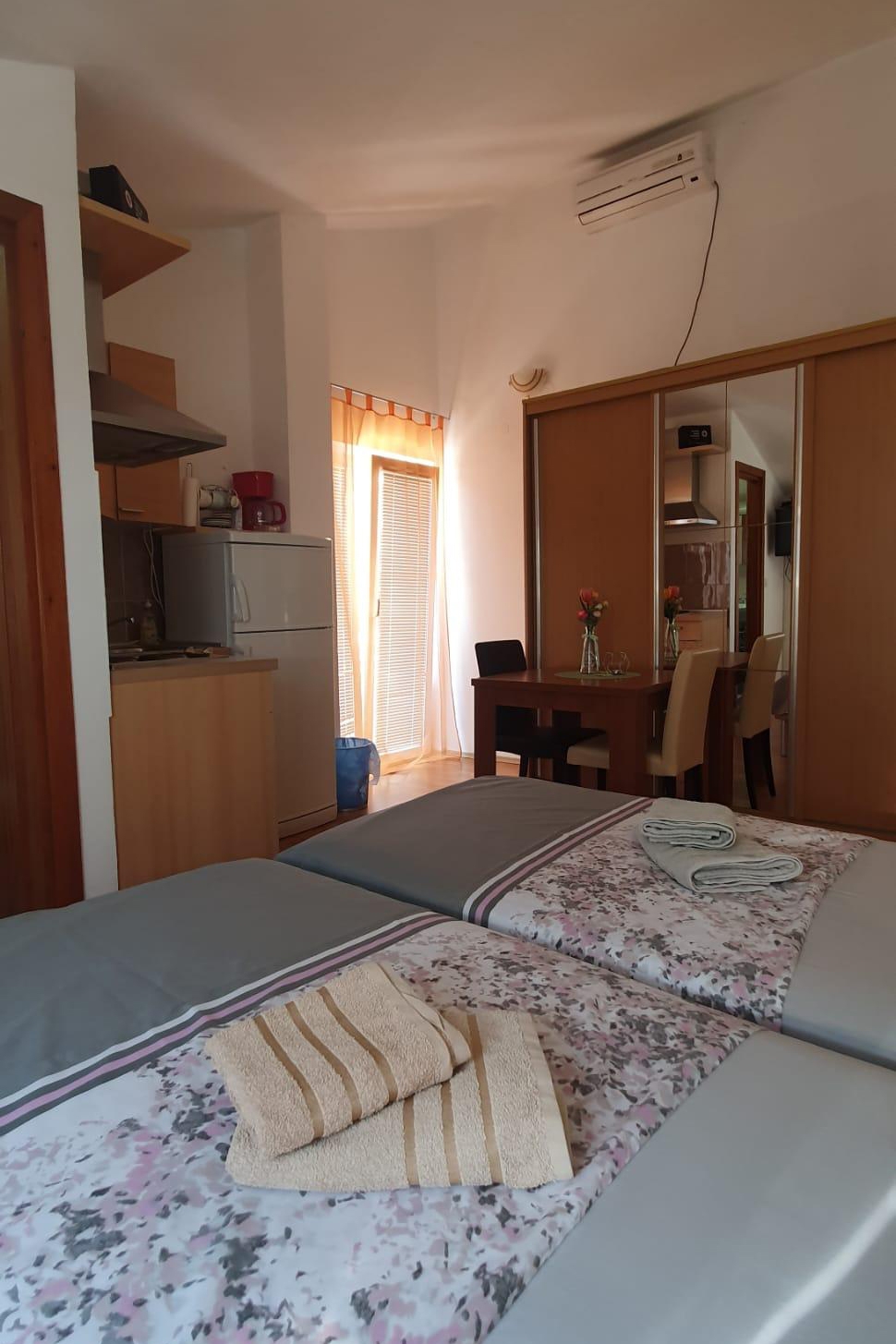 Studio flat with balcony Tisno, Murter (AS-23720-b)