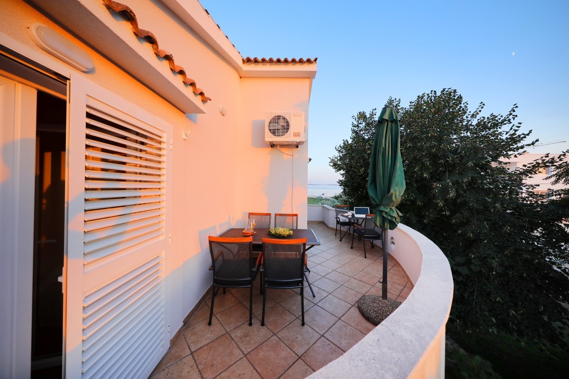 One bedroom apartment with terrace and sea view Sukošan, Zadar  A-a