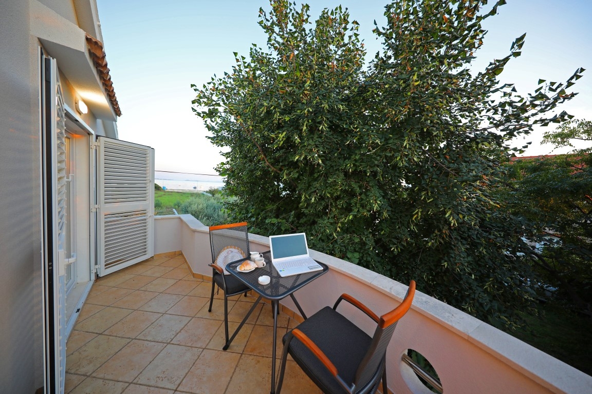One bedroom apartment with terrace and sea view Sukošan, Zadar  A-a
