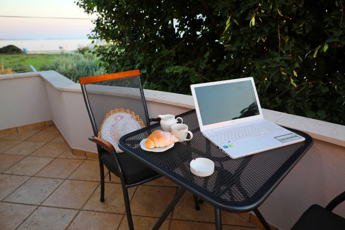 One bedroom apartment with terrace and sea view Sukošan, Zadar  A-a