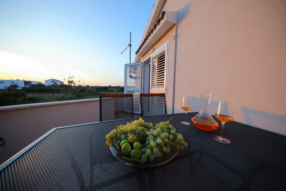 One bedroom apartment with terrace and sea view Sukošan, Zadar  A-a