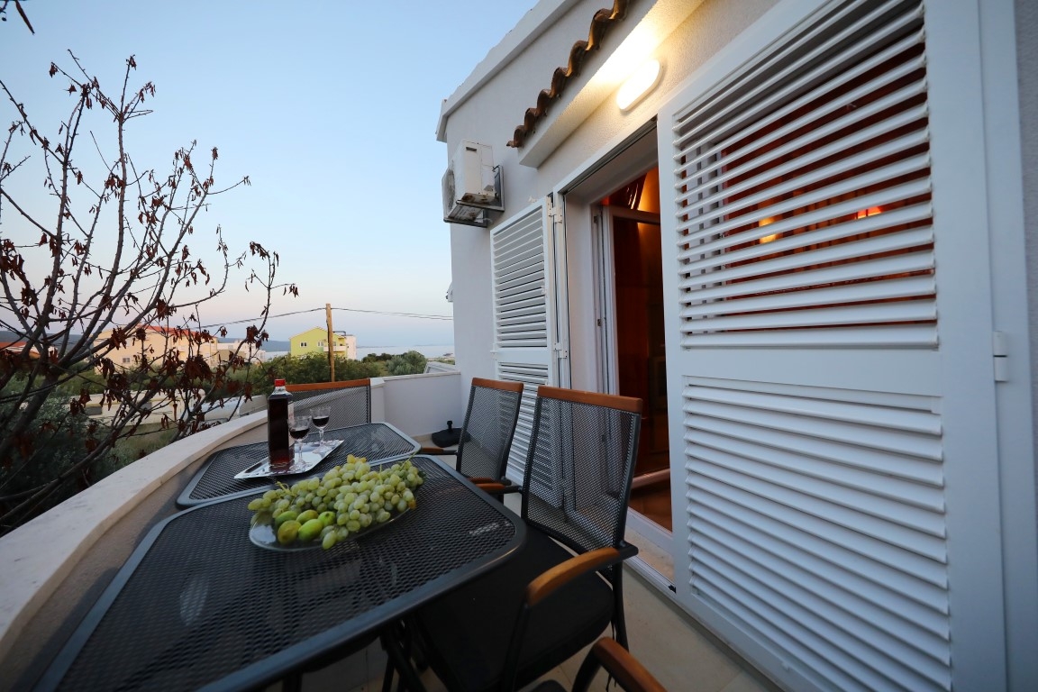 One bedroom apartment with terrace Sukošan, Zadar (A-23722-b)