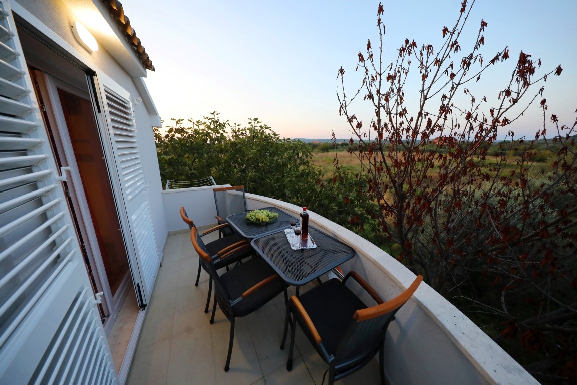 One bedroom apartment with terrace Sukošan, Zadar  A-b