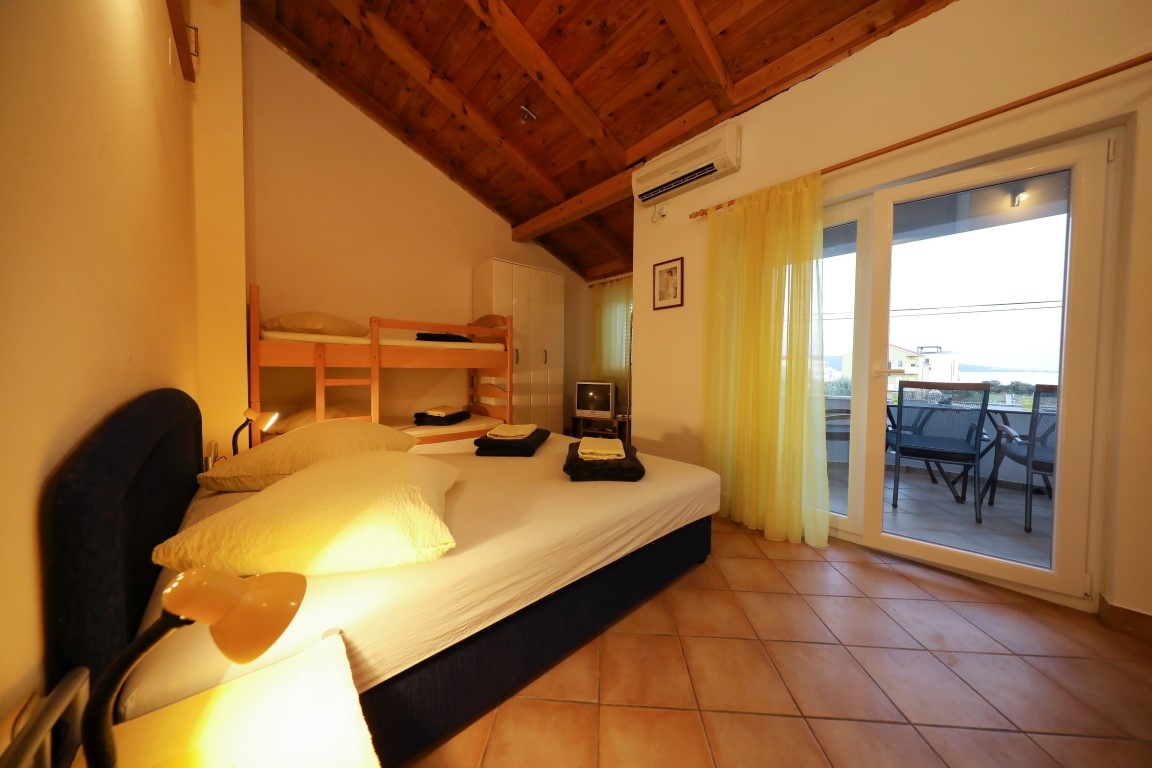 Studio flat with terrace Sukošan, Zadar (AS-23722-a)