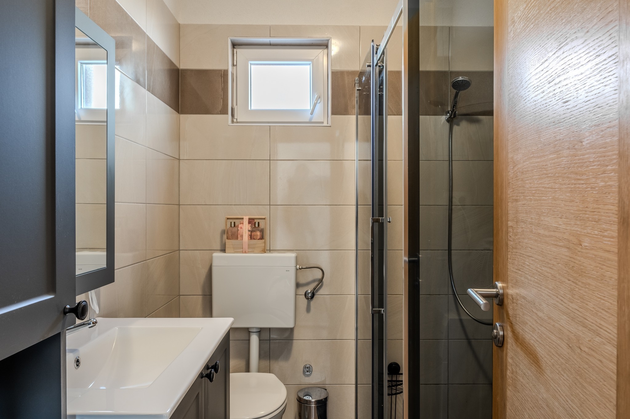 Three bedroom house with terrace and sea view Posedarje, Novigrad  K