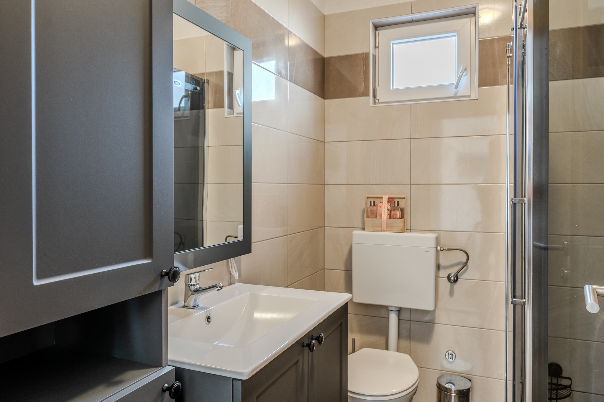 Three bedroom house with terrace and sea view Posedarje, Novigrad  K