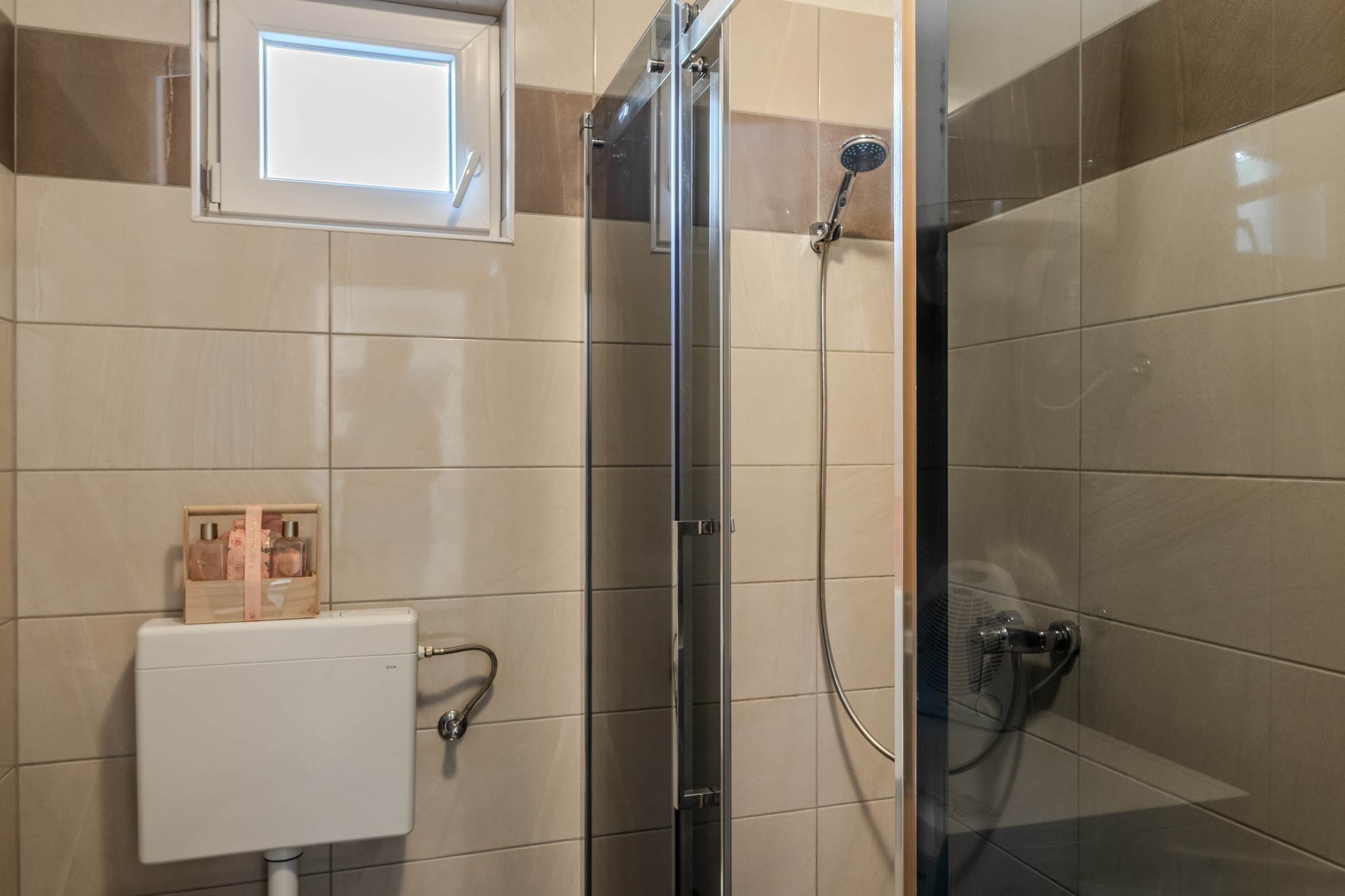 Three bedroom house with terrace and sea view Posedarje, Novigrad  K