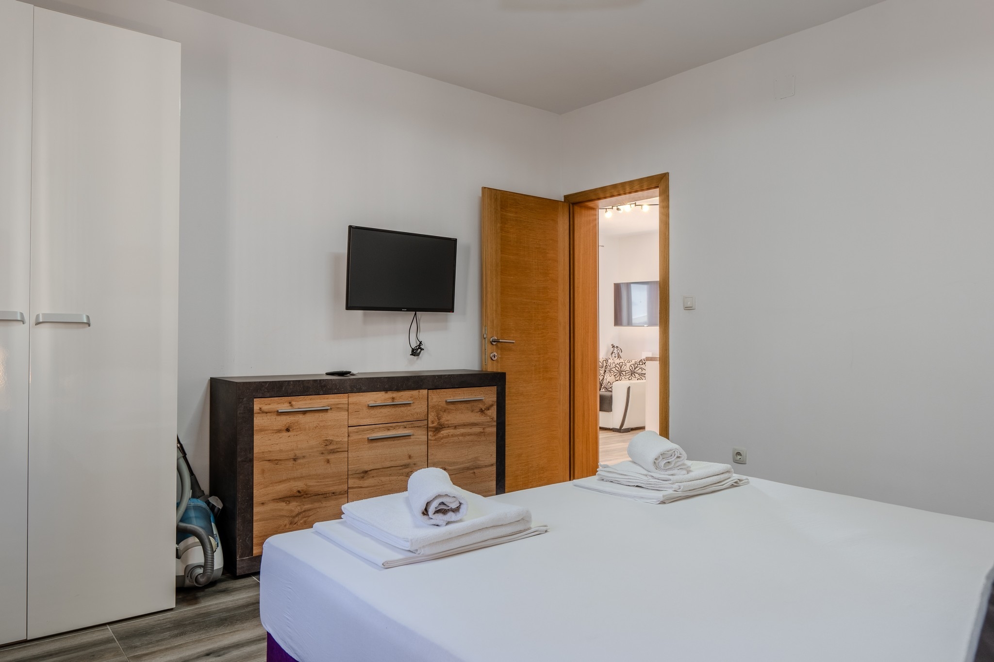 Three bedroom house with terrace and sea view Posedarje, Novigrad  K