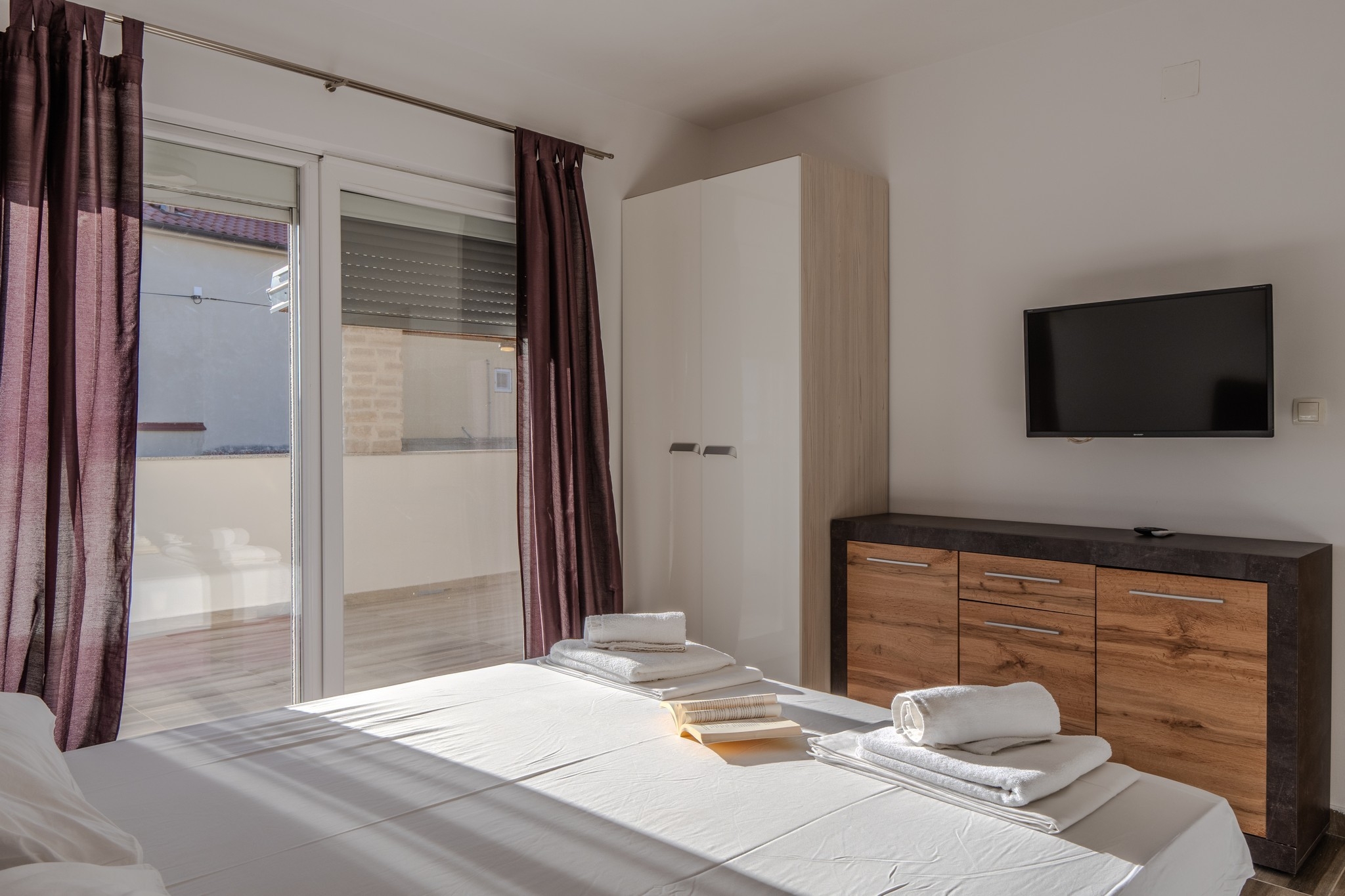 Three bedroom house with terrace and sea view Posedarje, Novigrad  K