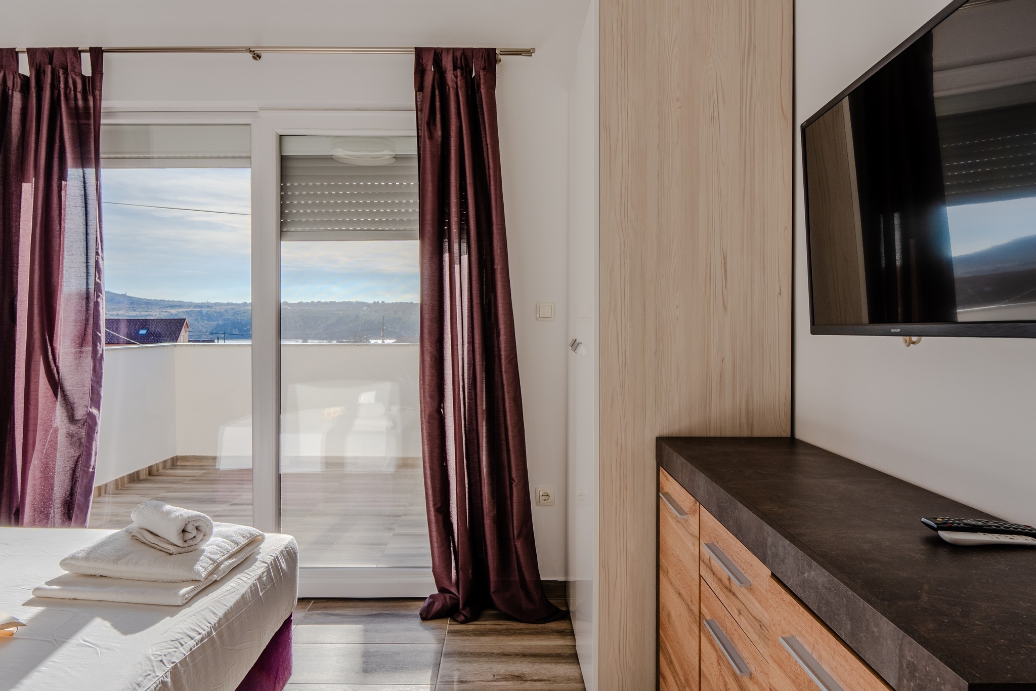 Three bedroom house with terrace and sea view Posedarje, Novigrad  K