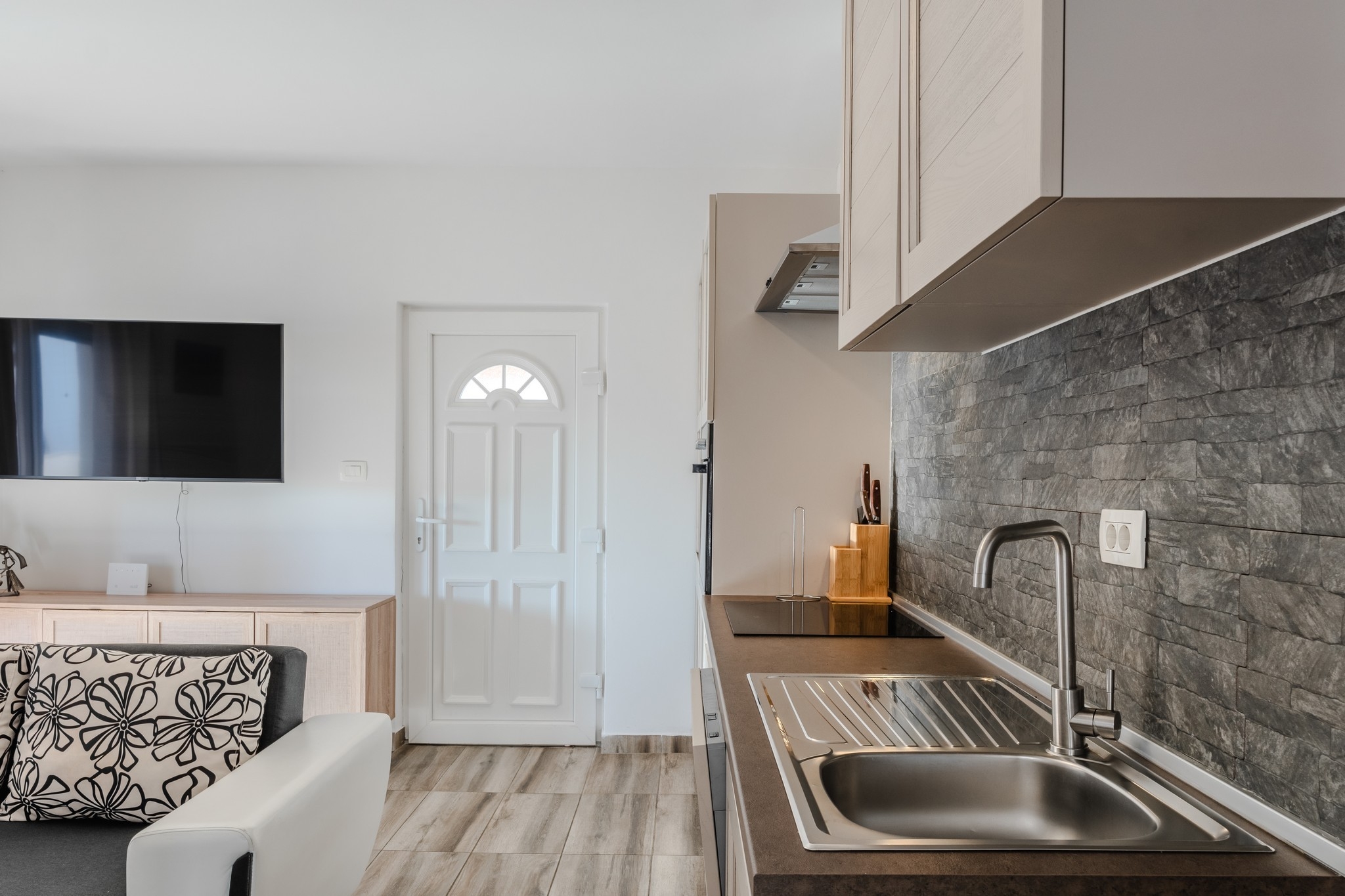 Three bedroom house with terrace and sea view Posedarje, Novigrad  K