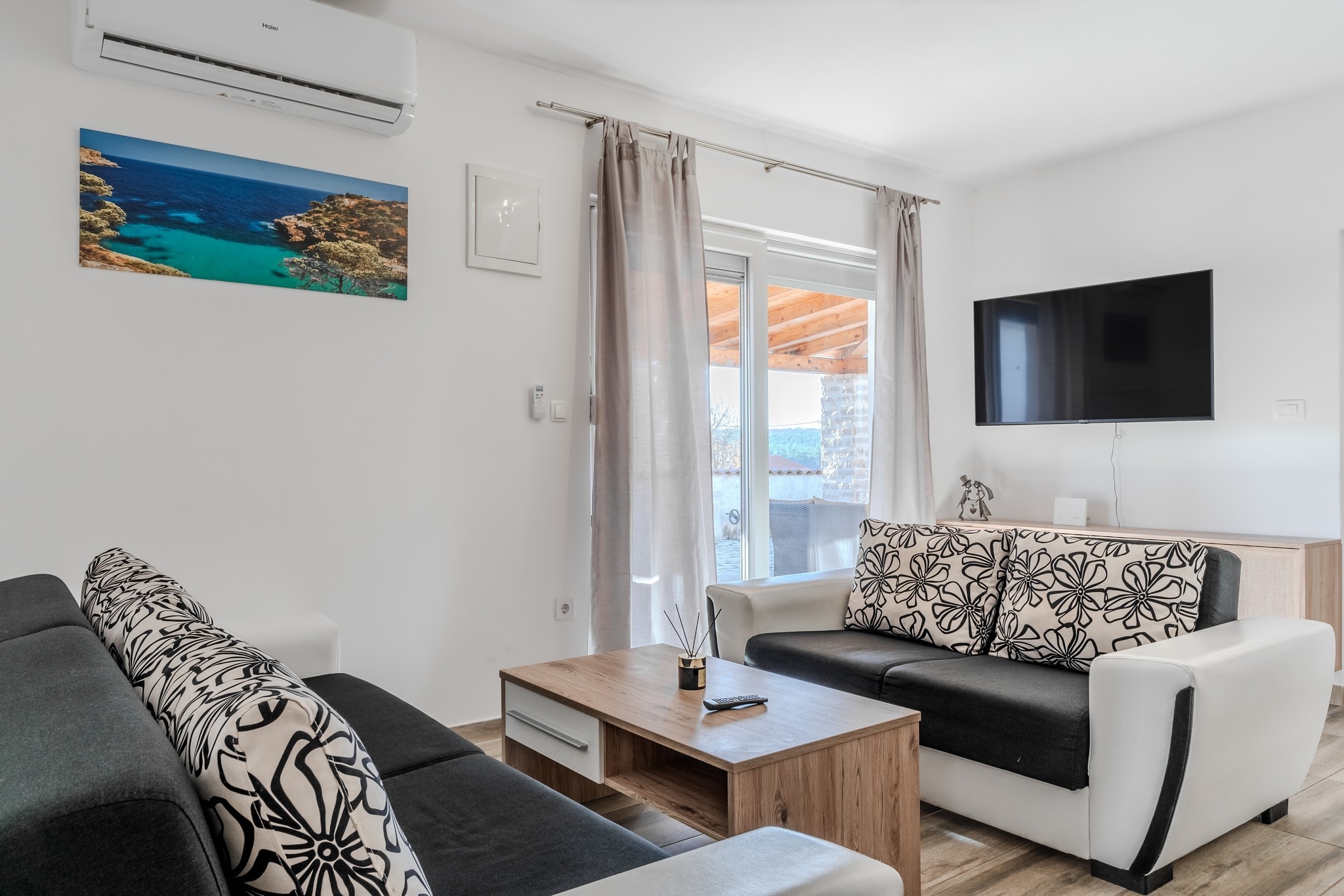 Three bedroom house with terrace and sea view Posedarje, Novigrad  K