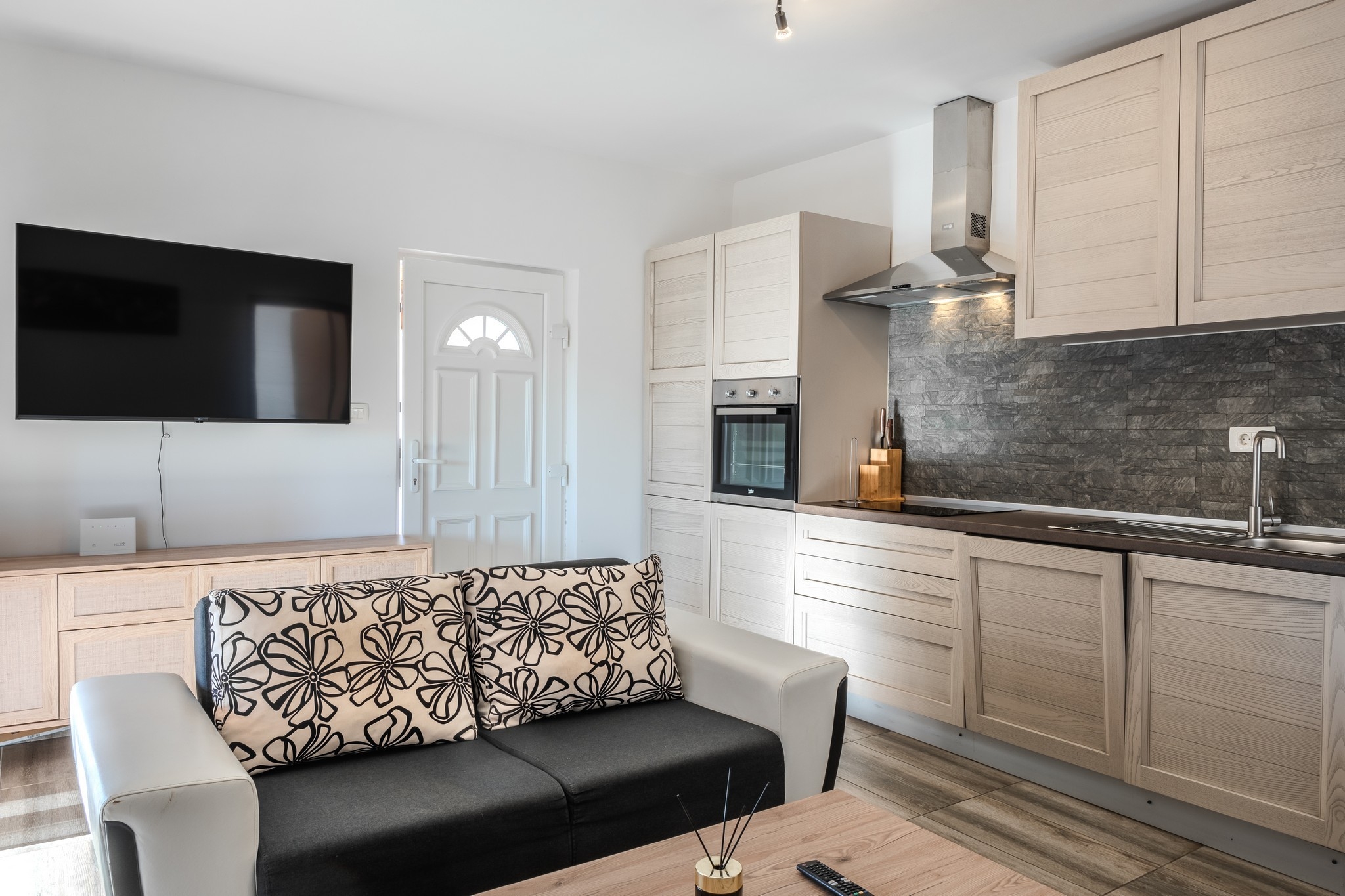 Three bedroom house with terrace and sea view Posedarje, Novigrad  K