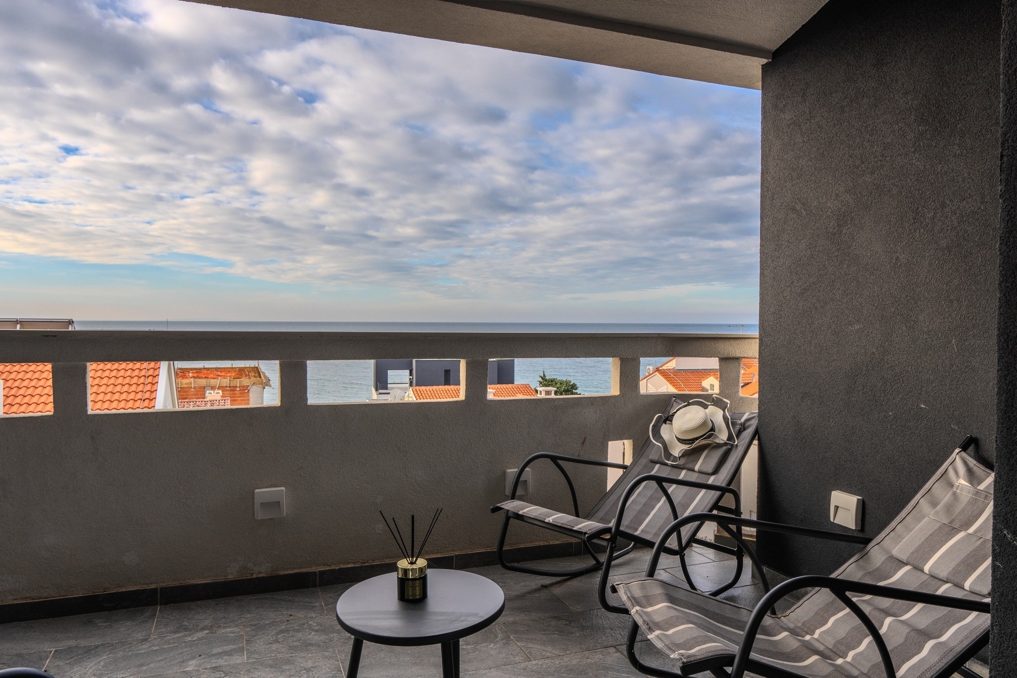 Three bedroom apartment with balcony and sea view Novalja, Pag  A-a