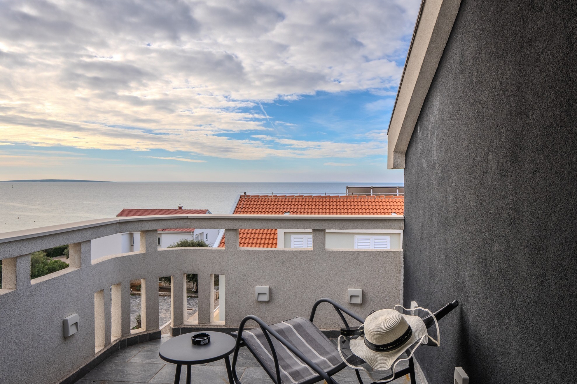 Three bedroom apartment with balcony and sea view Novalja, Pag  A-a