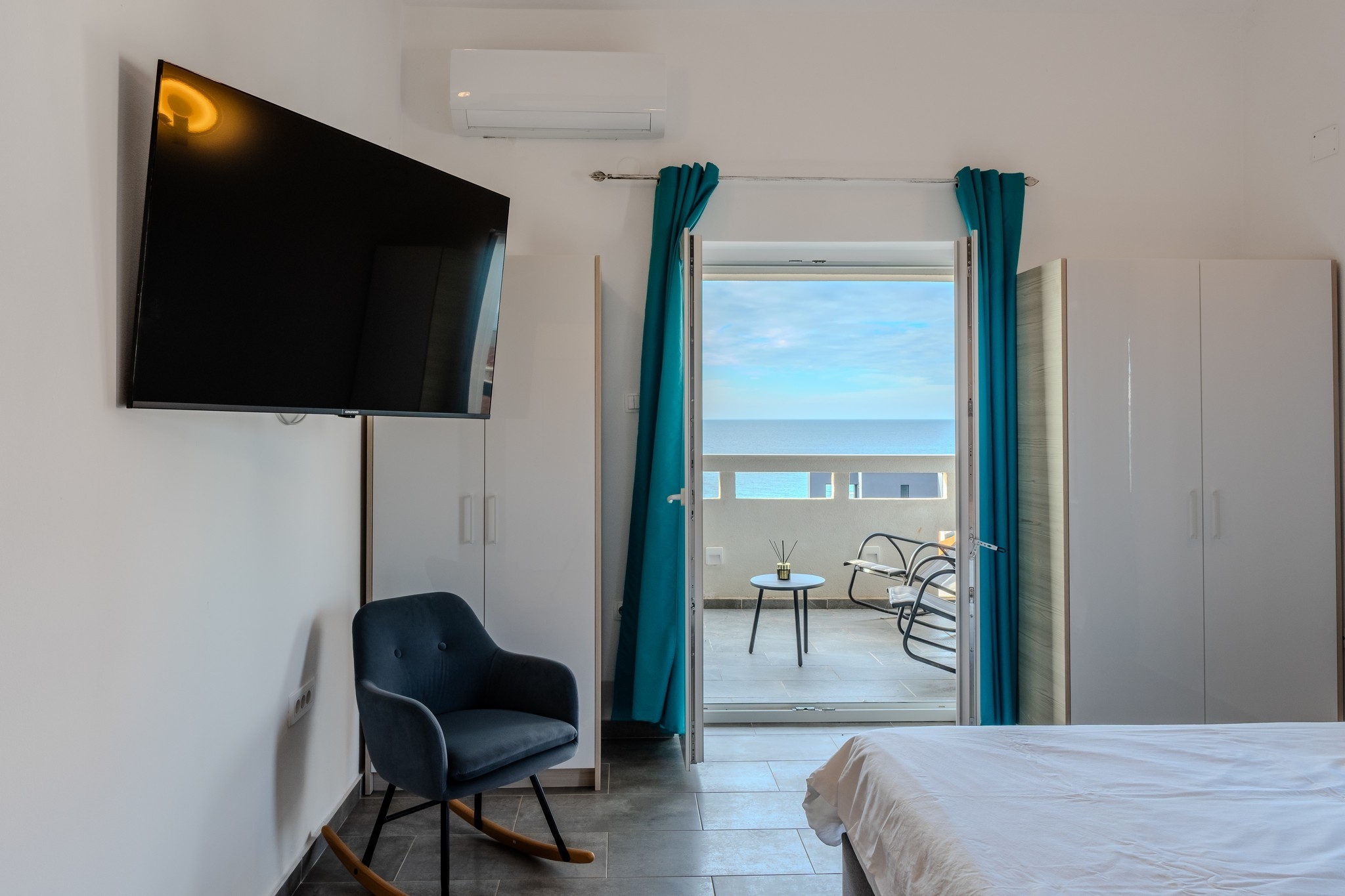 Three bedroom apartment with balcony and sea view Novalja, Pag  A-a