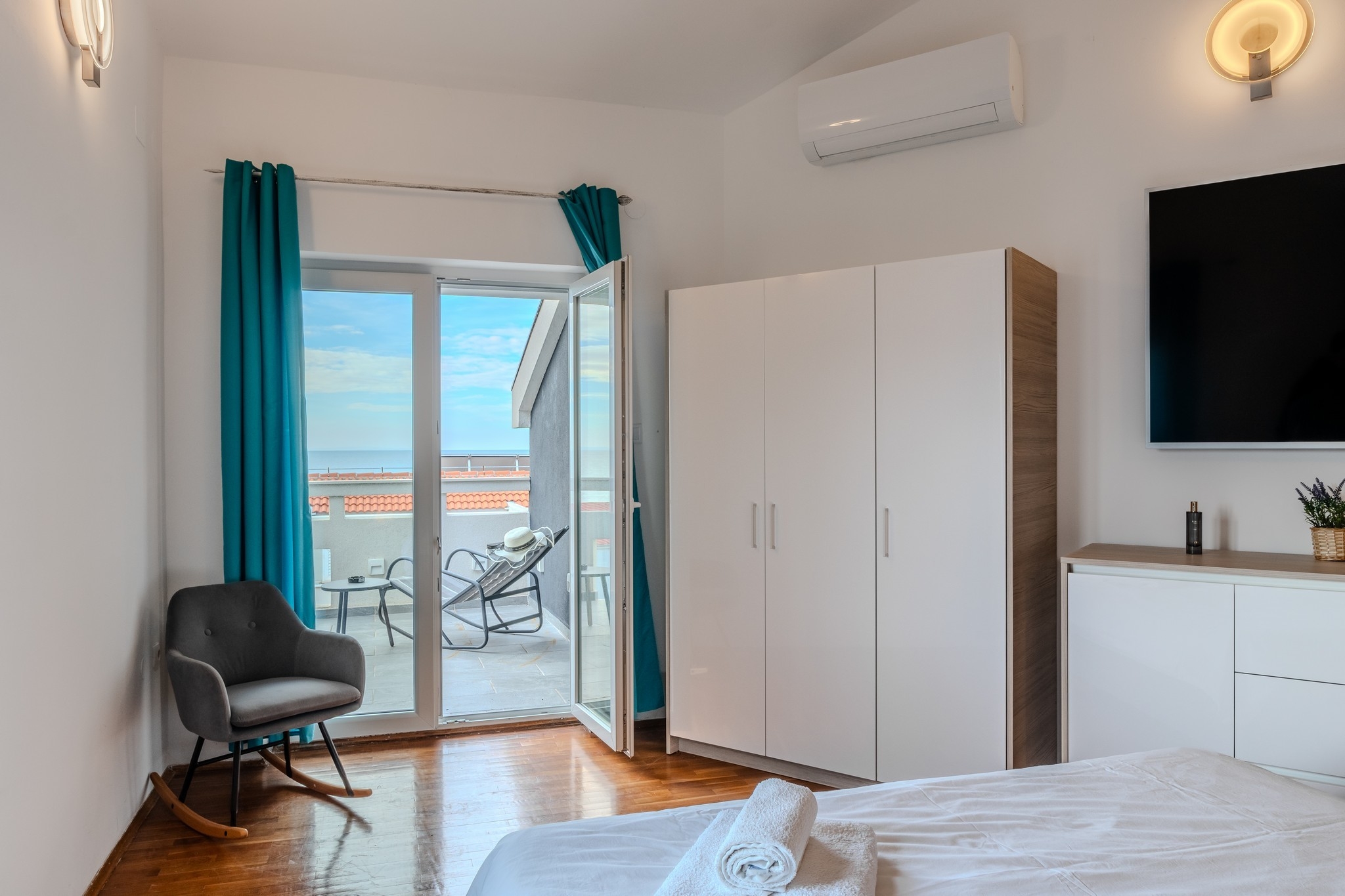 Three bedroom apartment with balcony and sea view Novalja, Pag  A-a