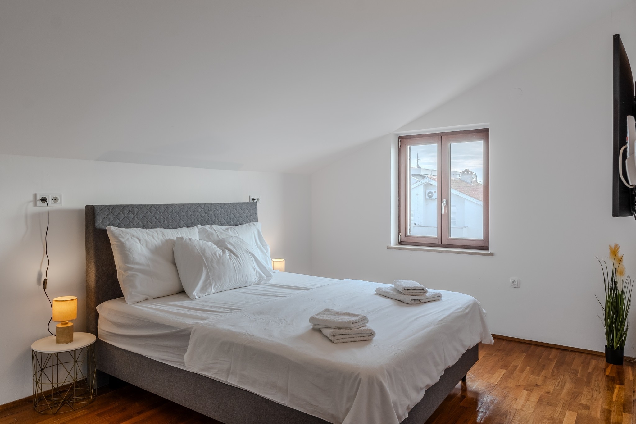 Three bedroom apartment with balcony and sea view Novalja, Pag  A-a