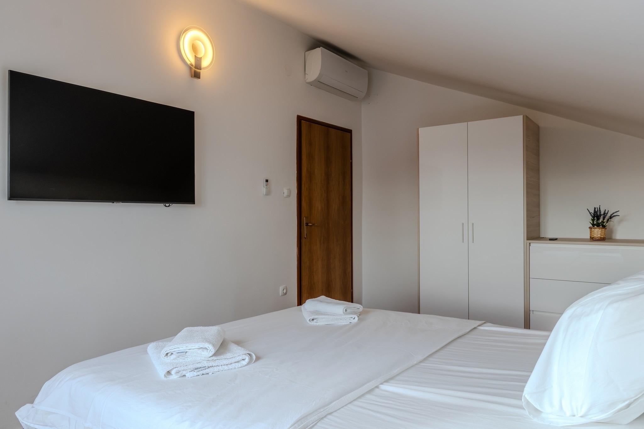 Three bedroom apartment with balcony and sea view Novalja, Pag  A-a
