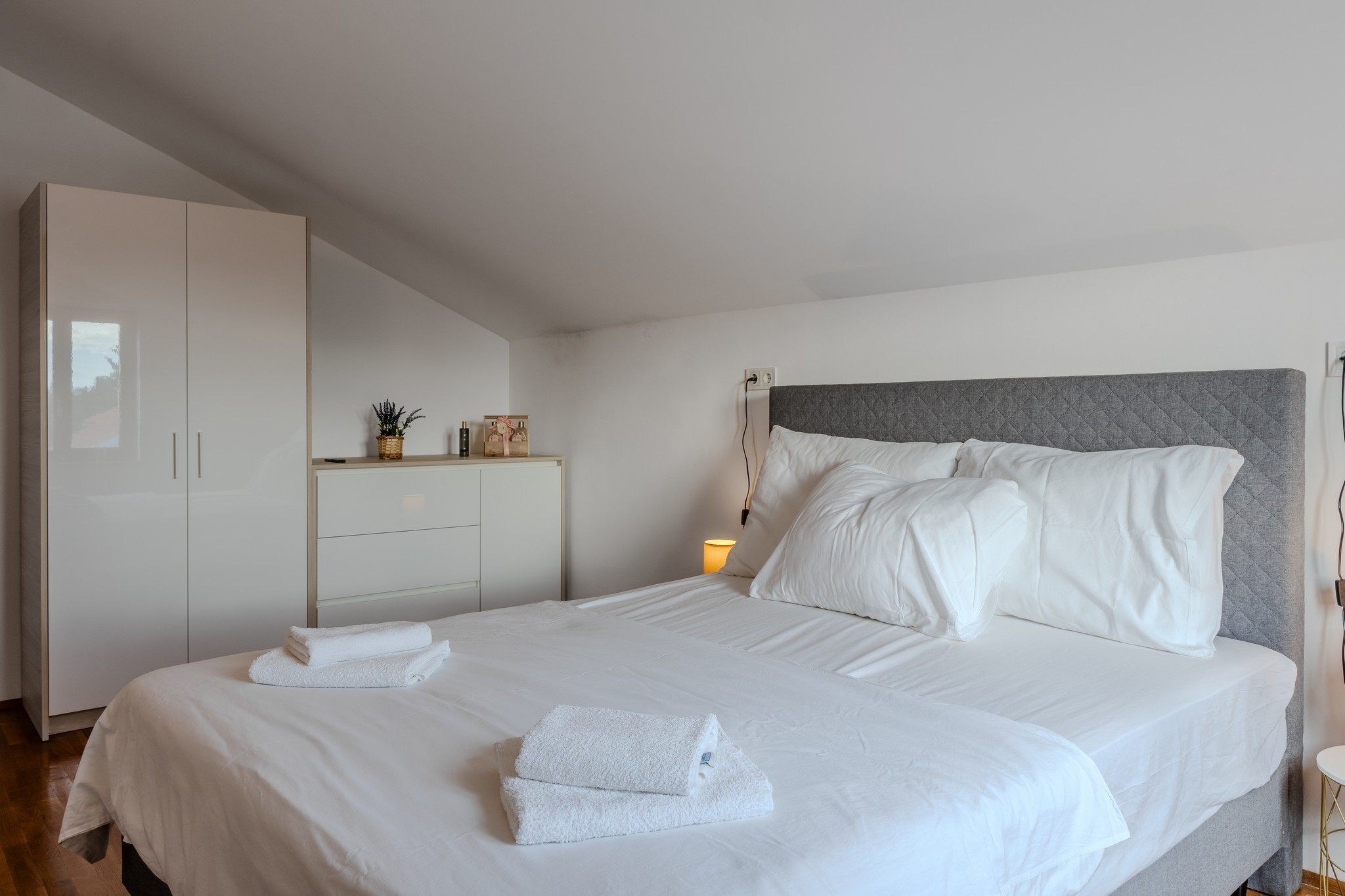 Three bedroom apartment with balcony and sea view Novalja, Pag  A-a