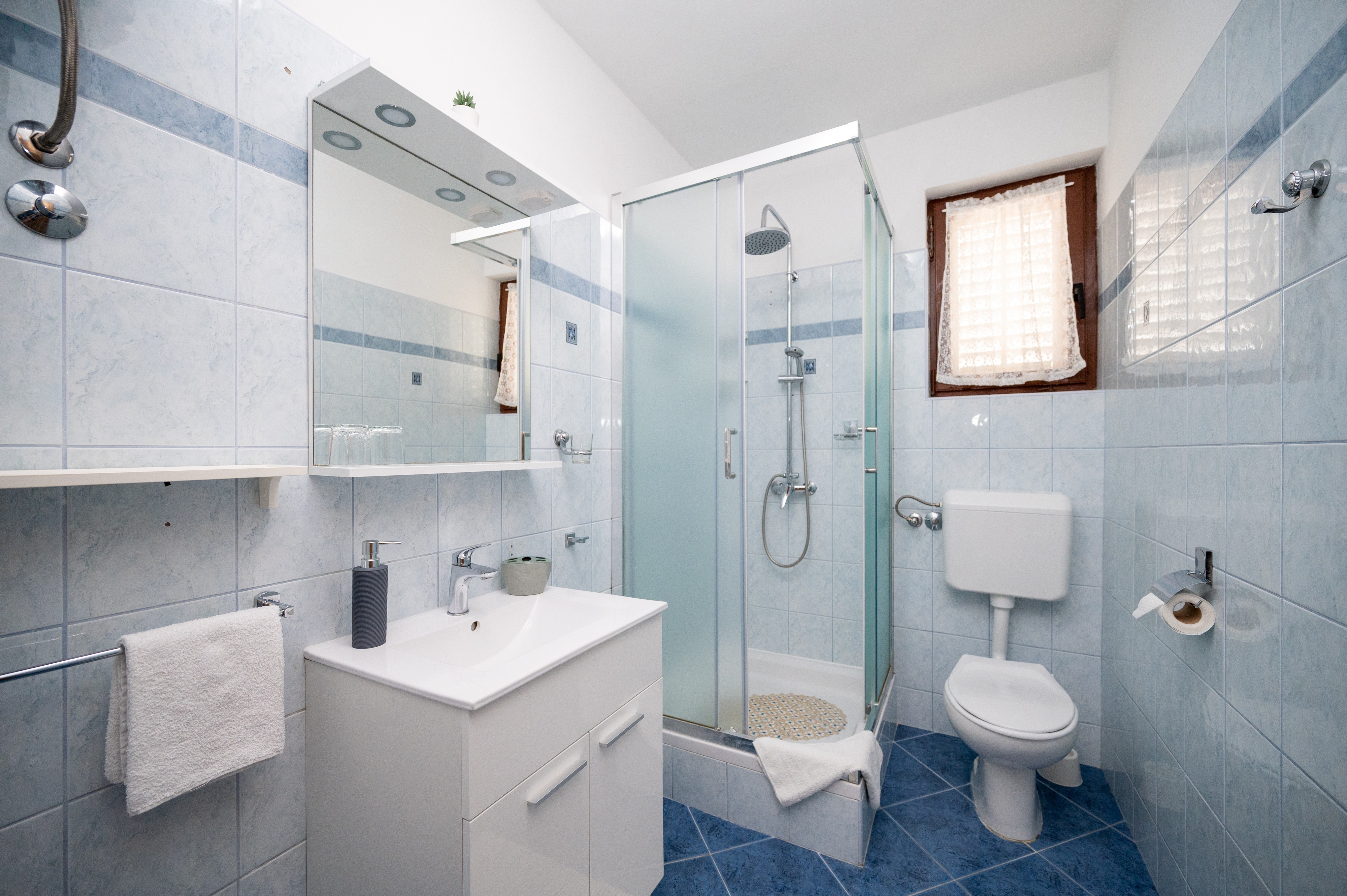 One bedroom apartment with terrace and sea view Lopar, Rab  A-c