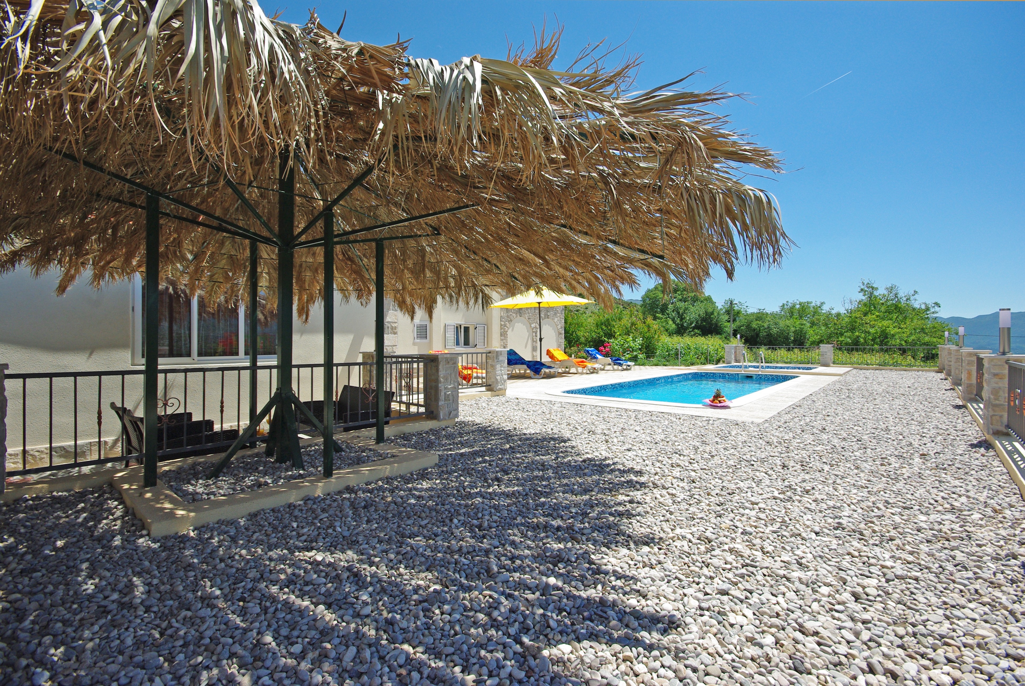 Four-bedroom house with balcony Zavojane, Zagora (K-23737)