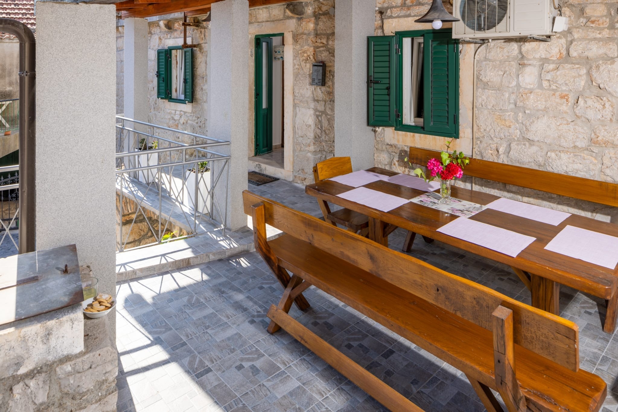 Three bedroom house with terrace Zastražišće, Hvar  K