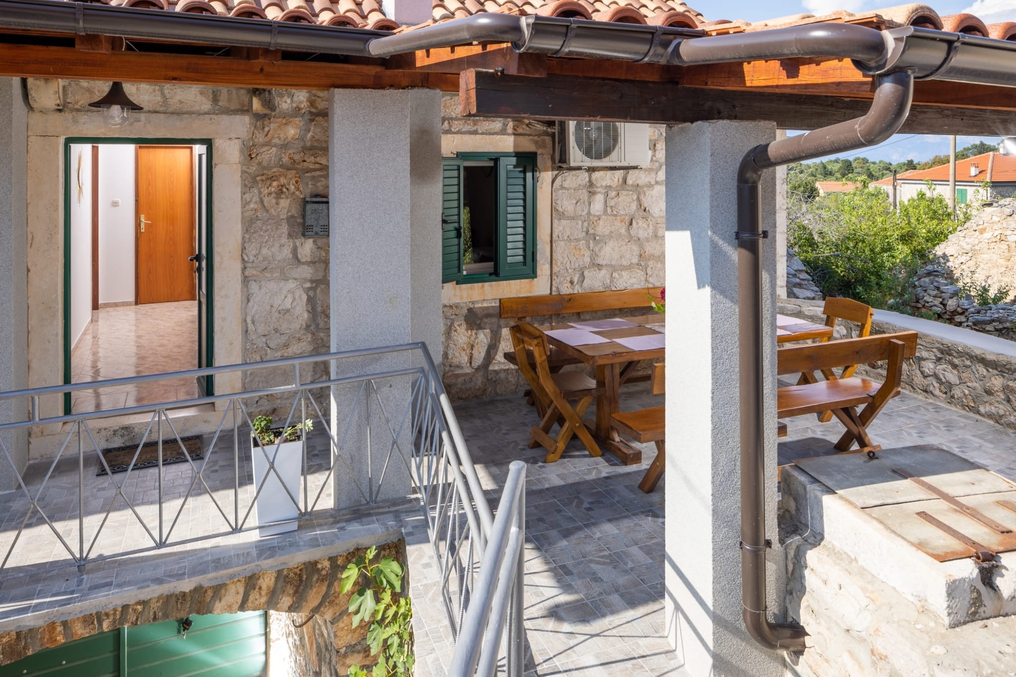 Three bedroom house with terrace Zastražišće, Hvar  K