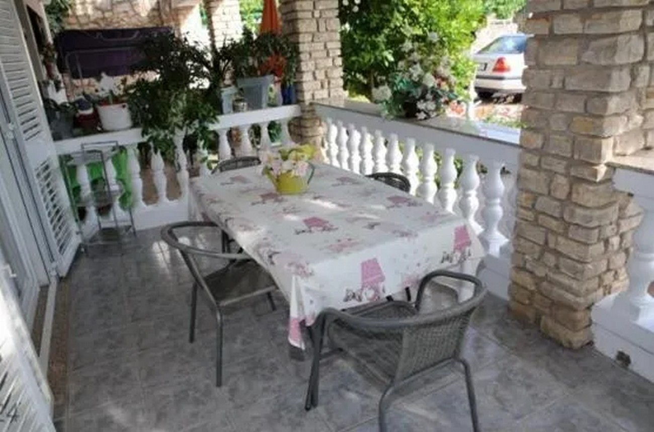 Two bedroom apartment with terrace Srima - Vodice (A-23744-e) Two bedroom apartment with terrace Srima - Vodice (A-23744-e)