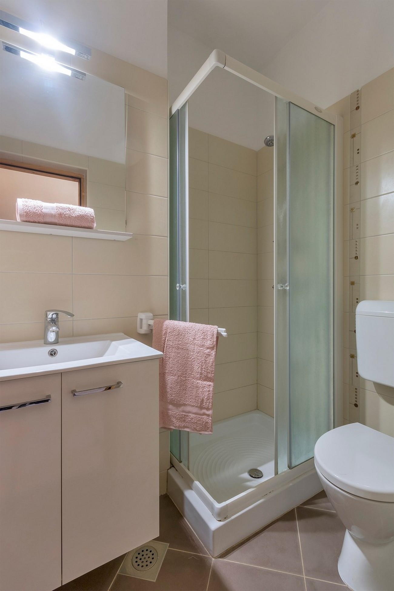 Three bedroom apartment with terrace Valbandon, Fažana  A-a