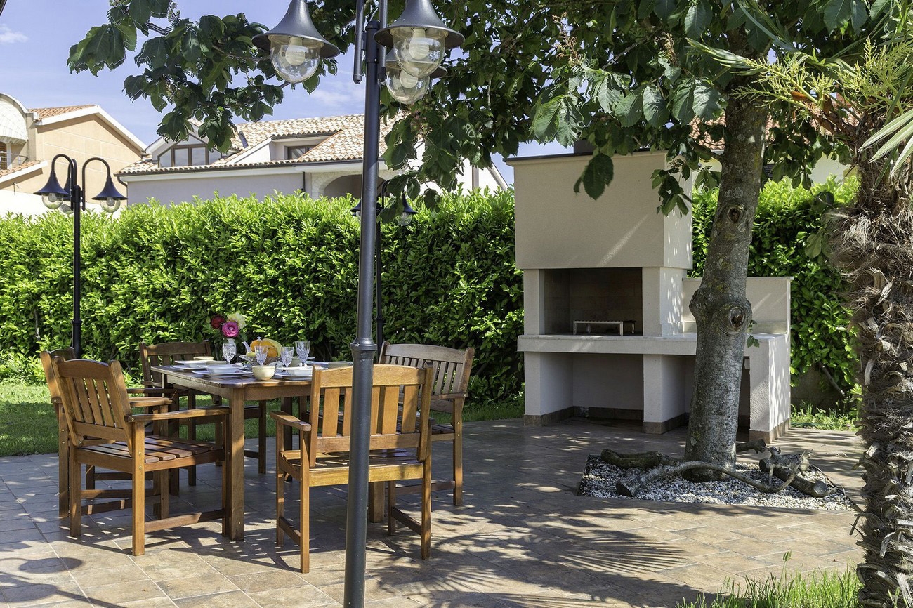 Three bedroom apartment with terrace Valbandon, Fažana  A-a