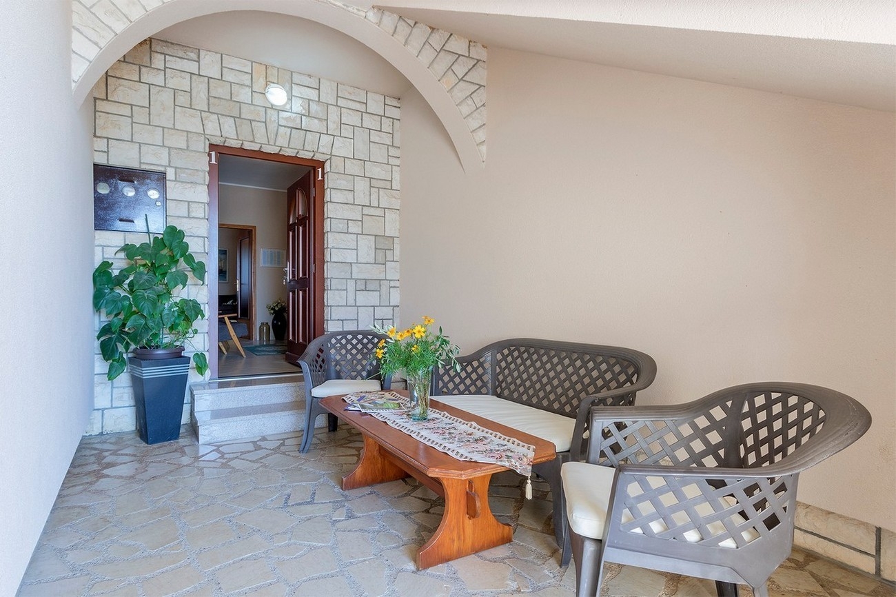Three bedroom apartment with terrace Valbandon, Fažana  A-a