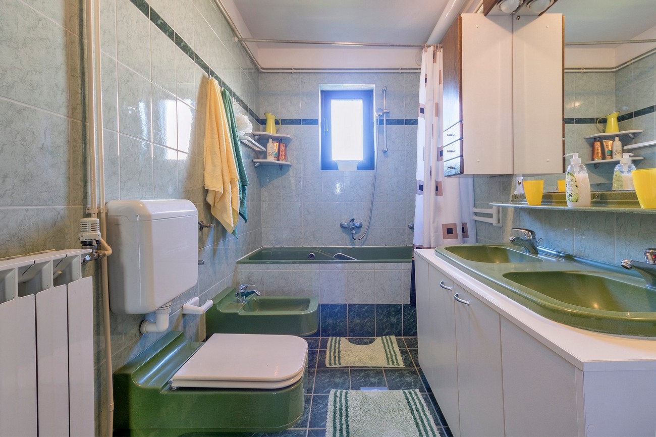 Three bedroom apartment with terrace Valbandon, Fažana  A-b