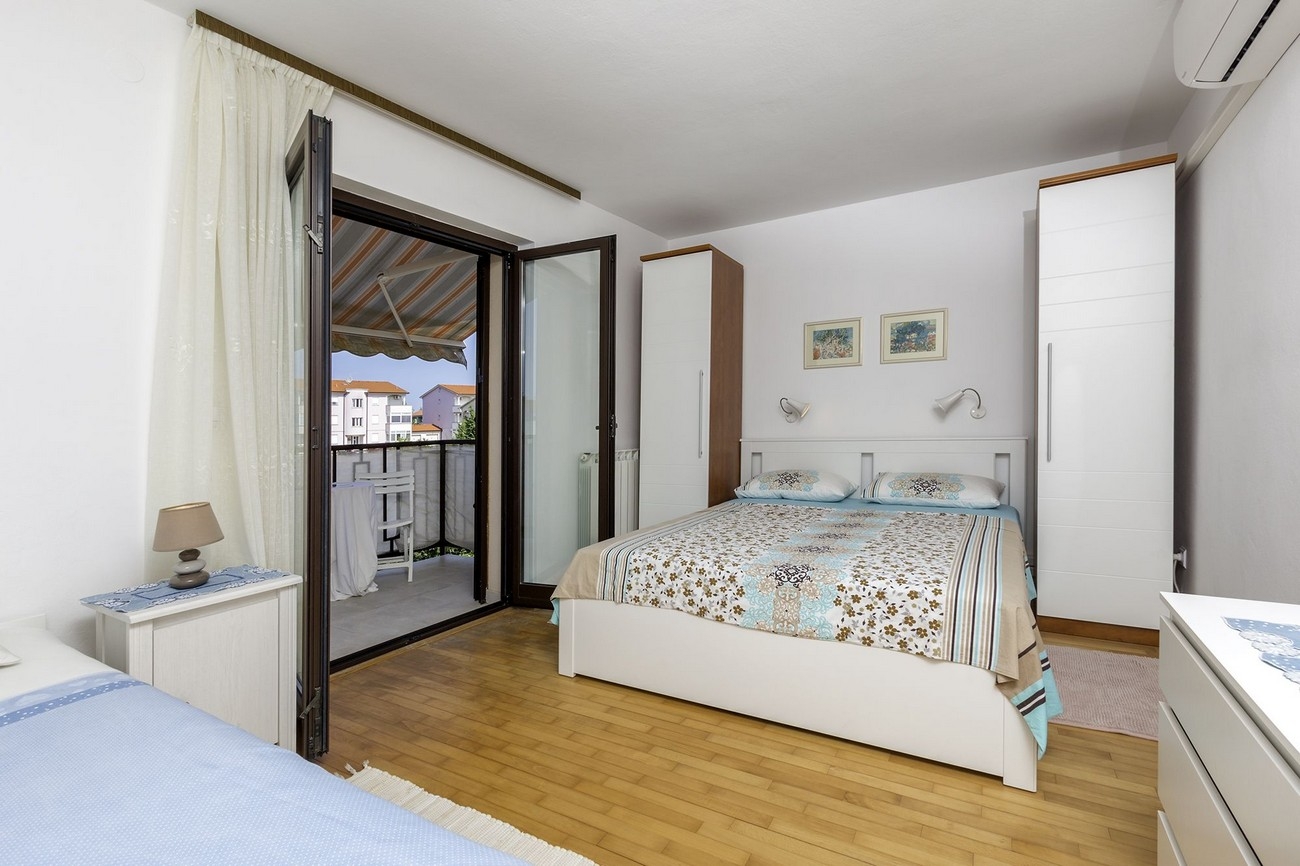 Three bedroom apartment with terrace Valbandon, Fažana  A-b