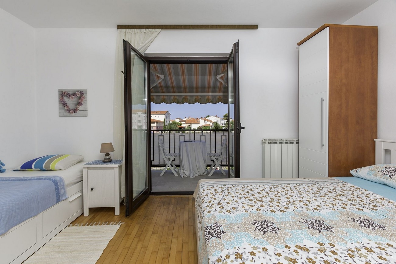 Three bedroom apartment with terrace Valbandon, Fažana  A-b