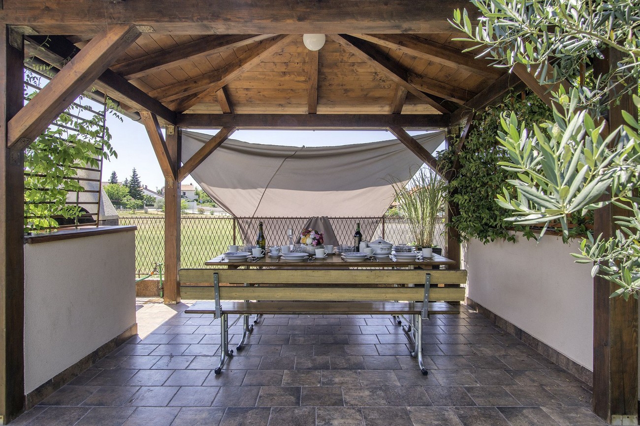 Three bedroom apartment with terrace Valbandon, Fažana  A-b