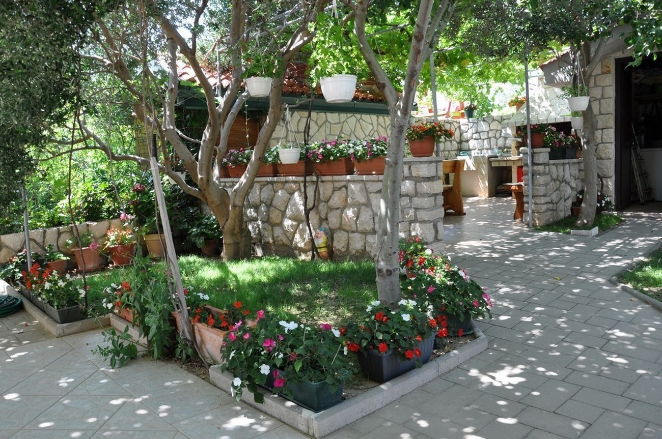 Two bedroom apartment with balcony and sea view Lopar, Rab (A-23747-b)