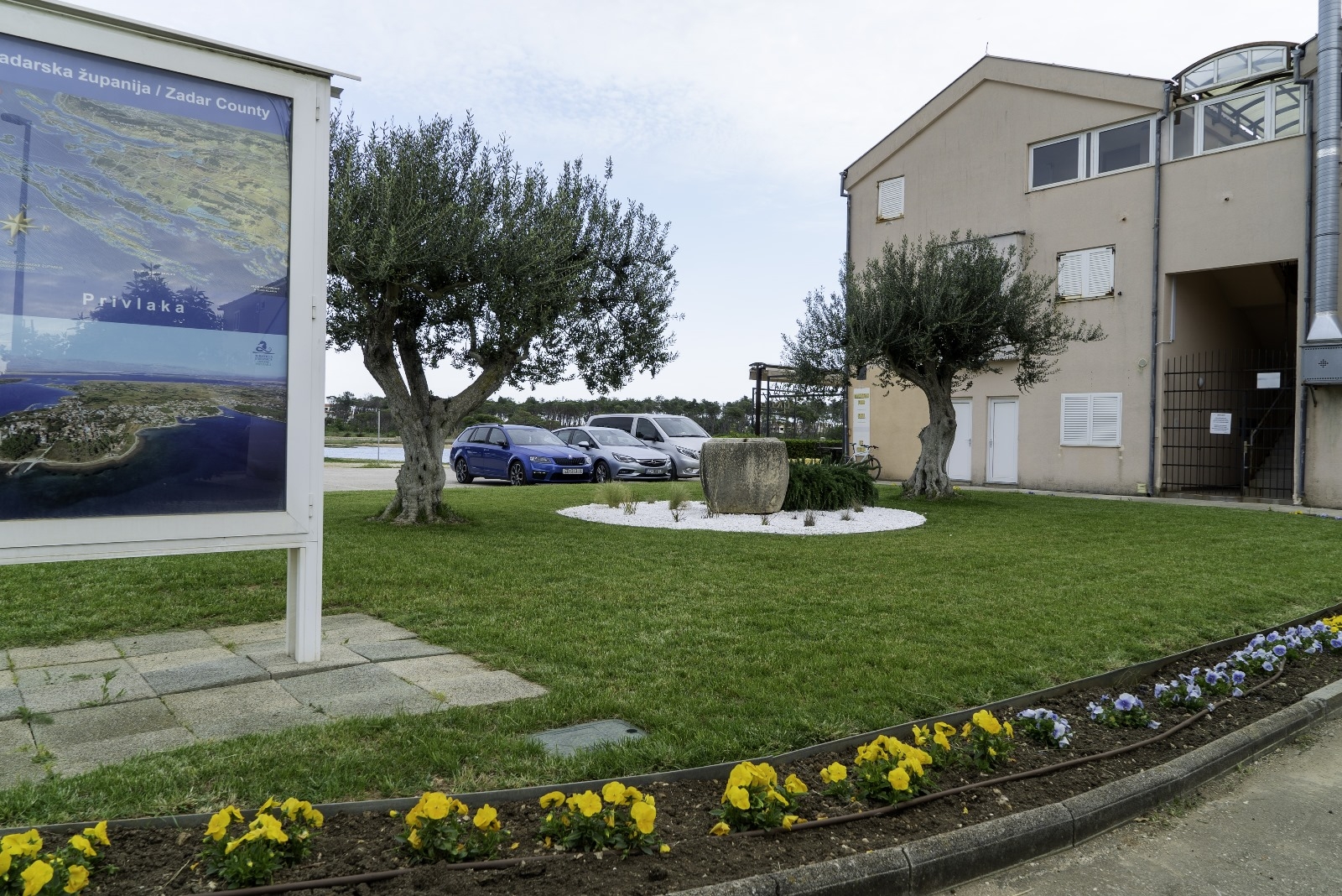 Three bedroom apartment with terrace and sea view Privlaka, Zadar (A-23749-a)