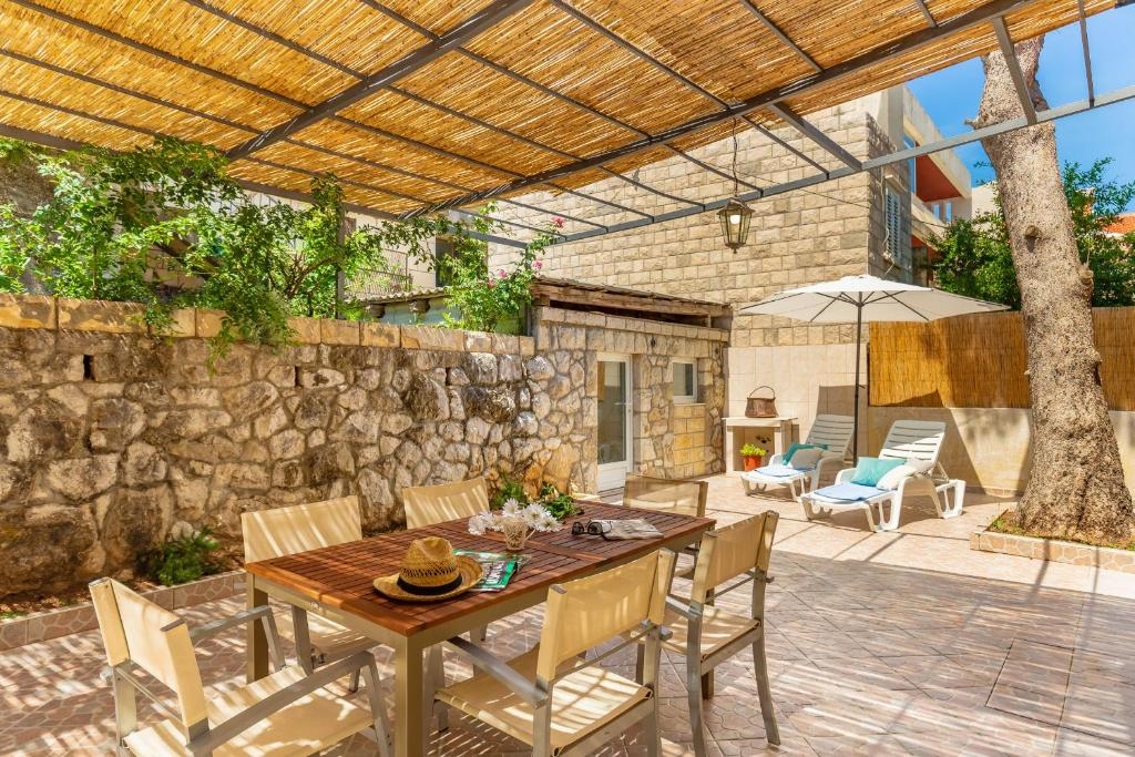 Two bedroom apartment with terrace Dubrovnik  A-a