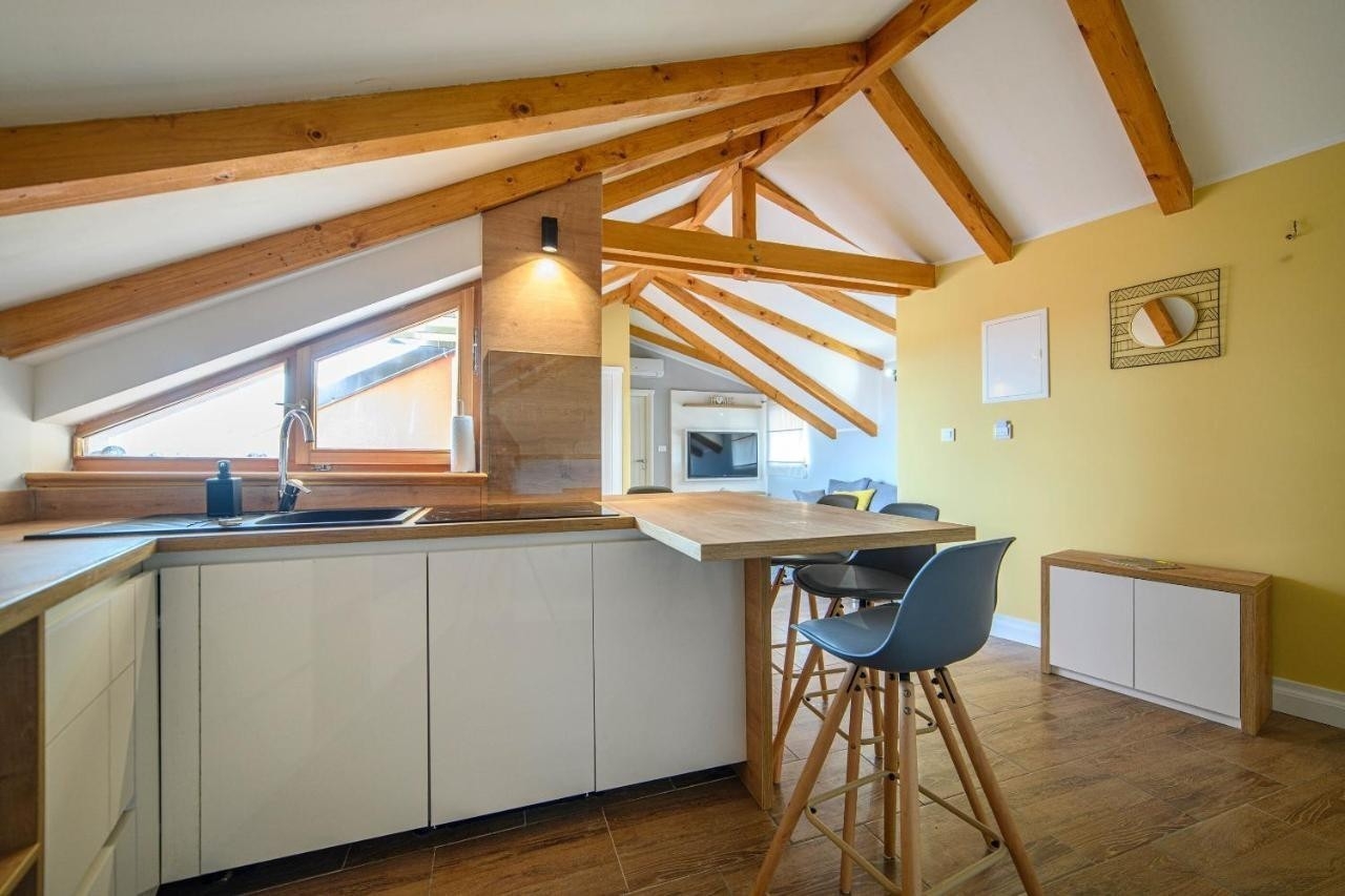 One bedroom apartment with terrace Šibenik (A-23756-e)