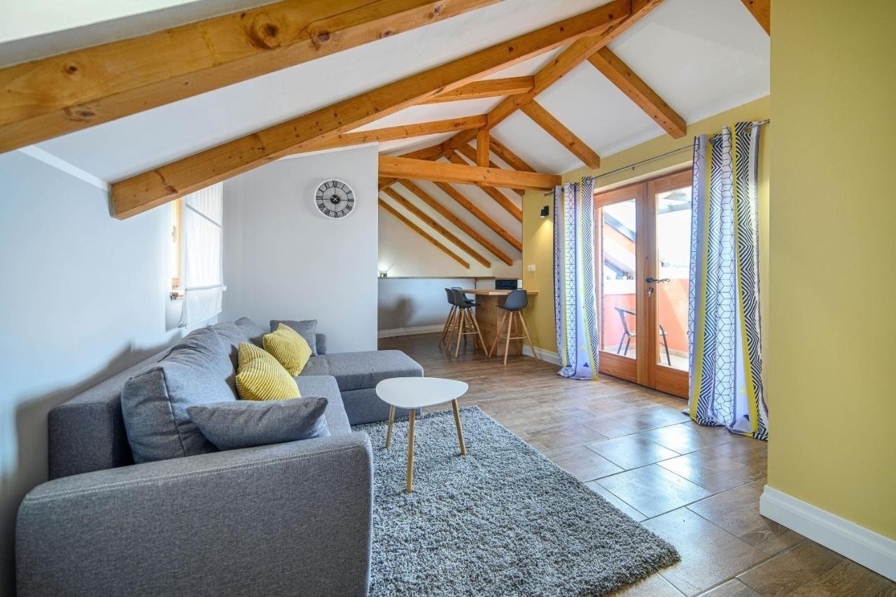 One bedroom apartment with terrace Šibenik (A-23756-e)