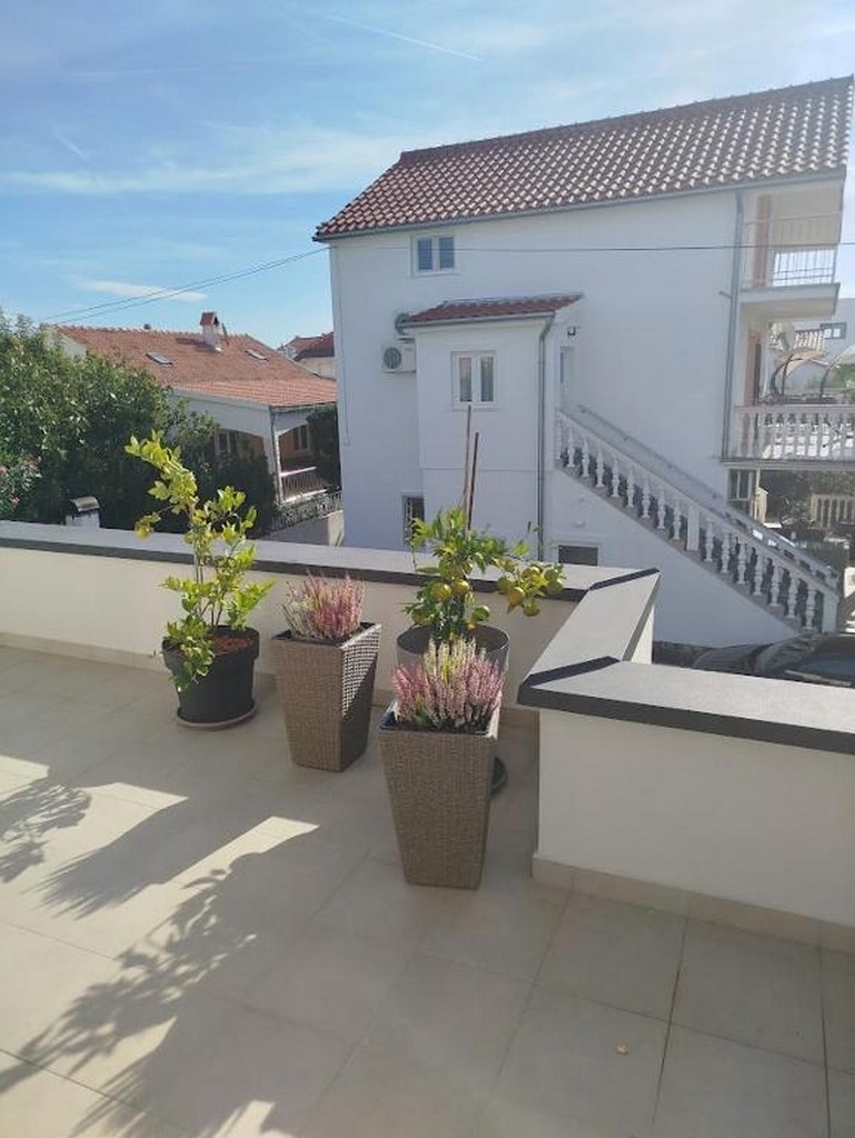 Two bedroom apartment with terrace Vodice  A-a