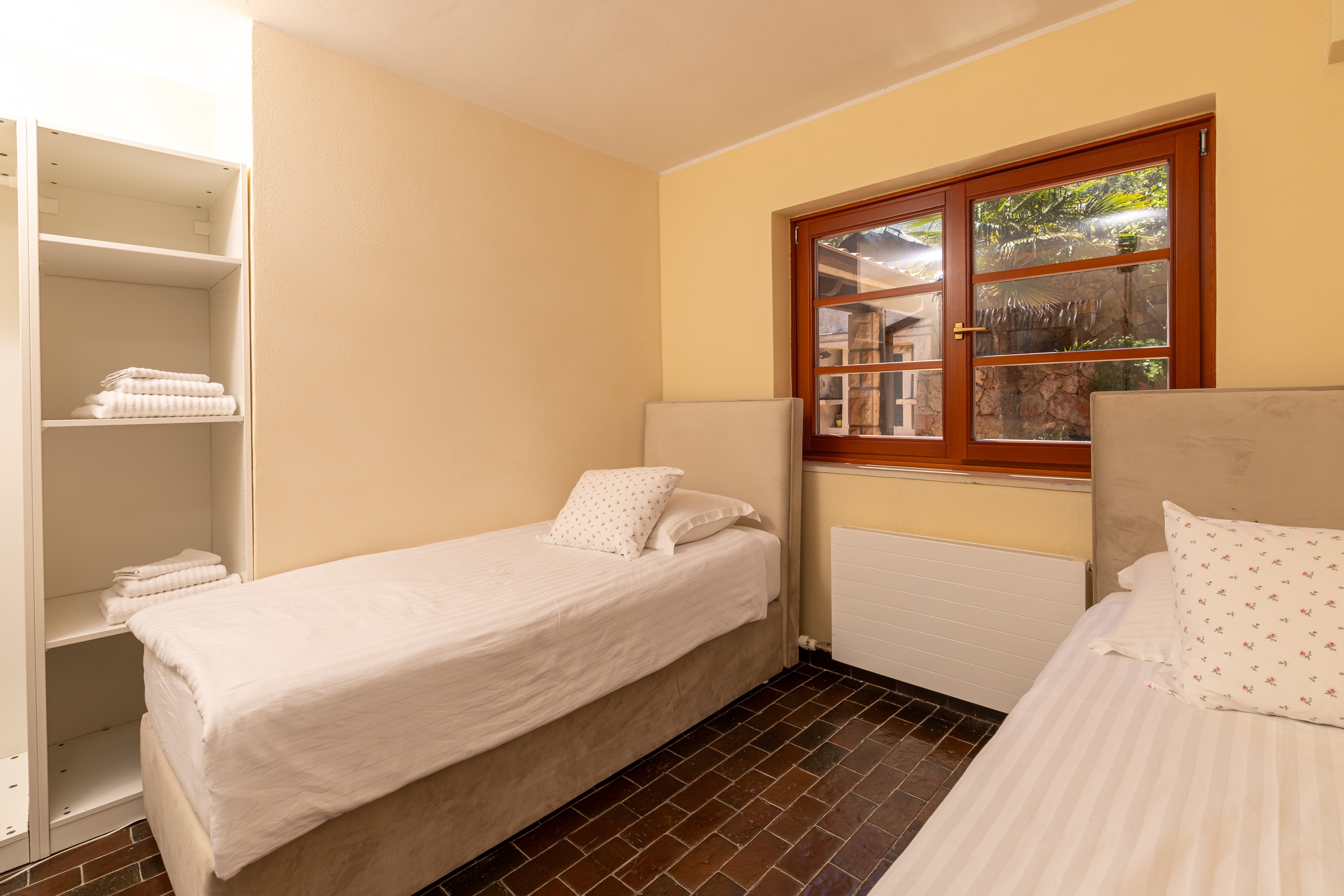 Four bedroom house with terrace and sea view Jelsa, Hvar  K