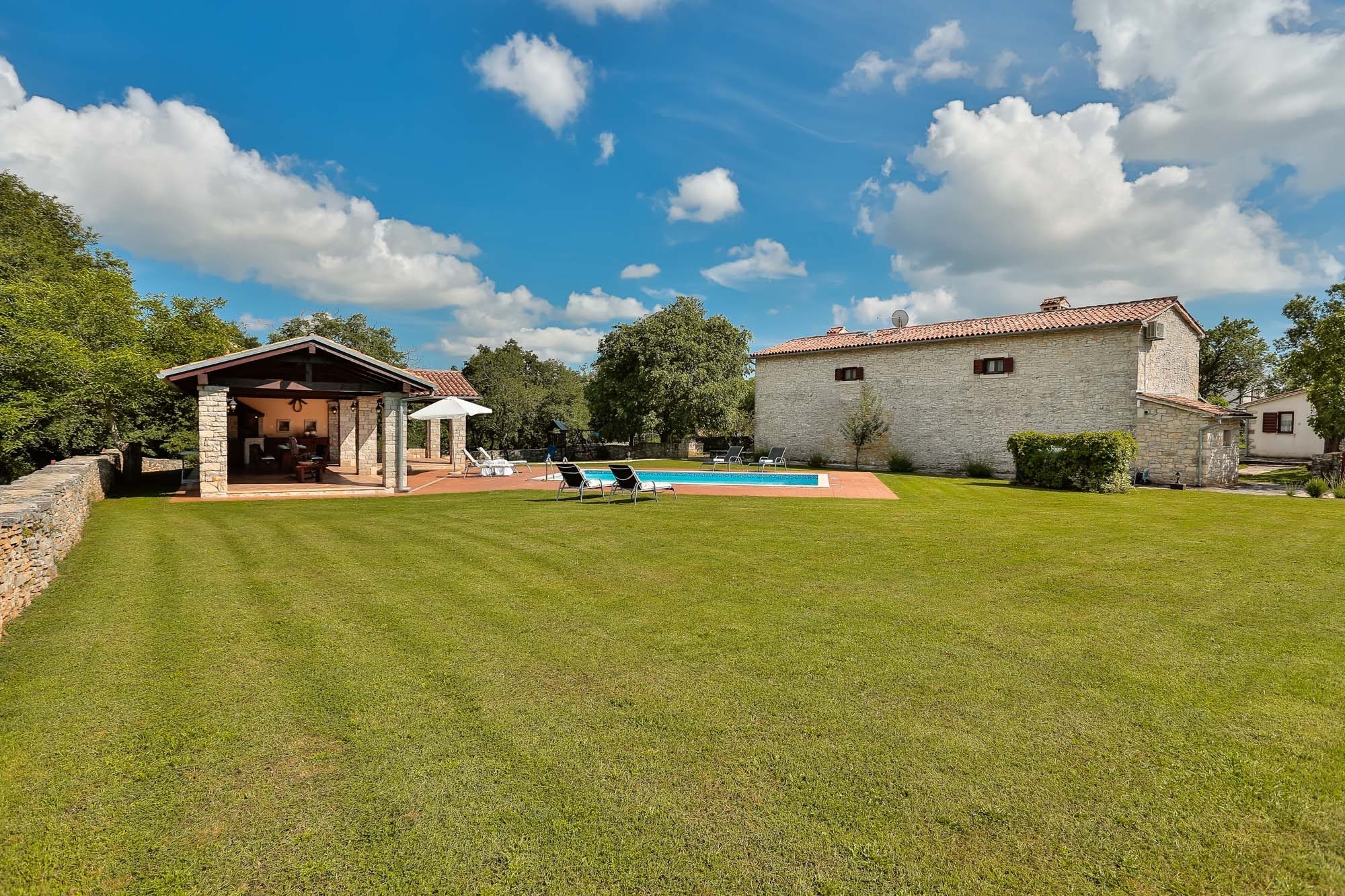 Three bedroom house with terrace Sveti Kirin, Central Istria - Središnja Istra  K