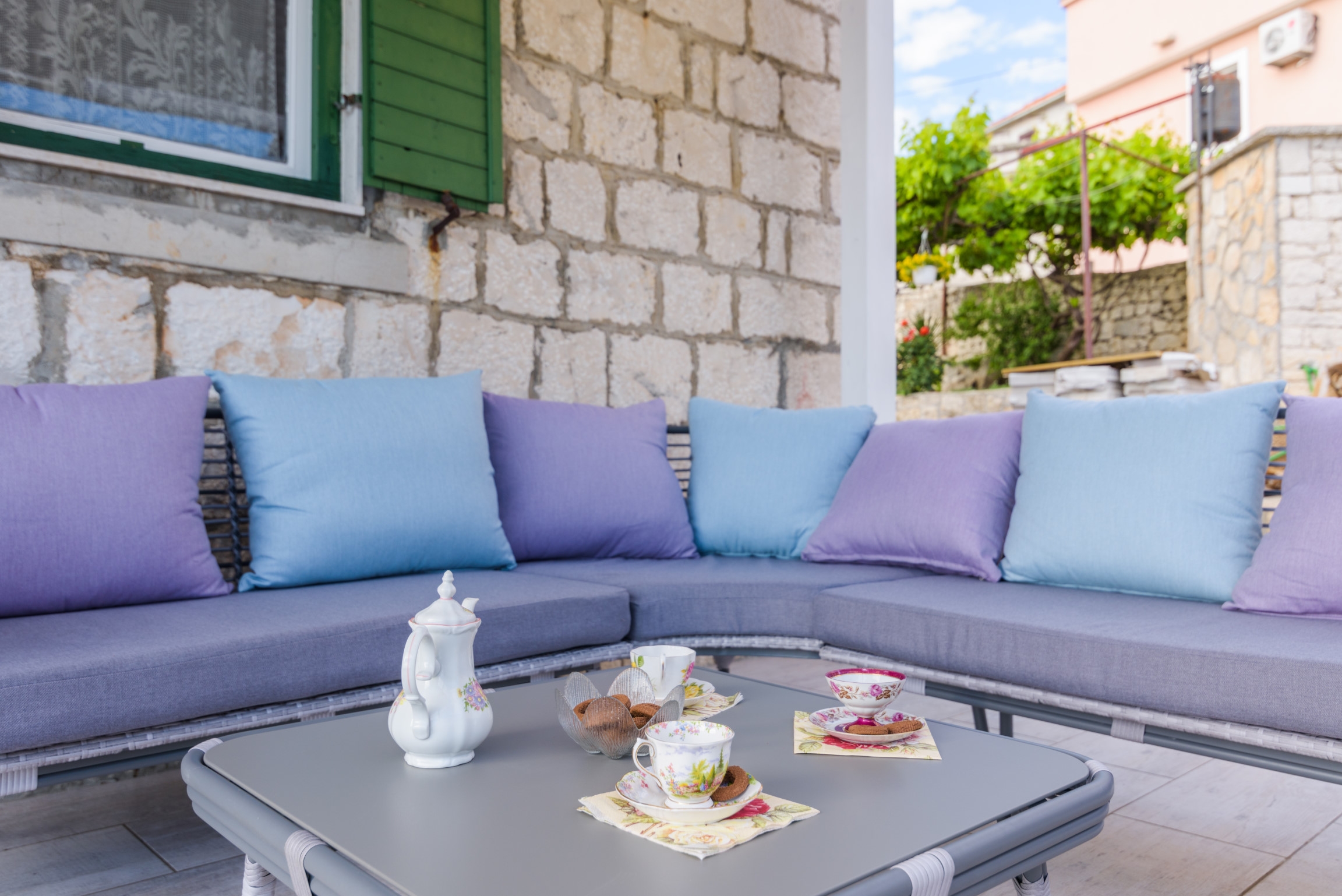 Three bedroom house with terrace and sea view Žedno, Čiovo  K